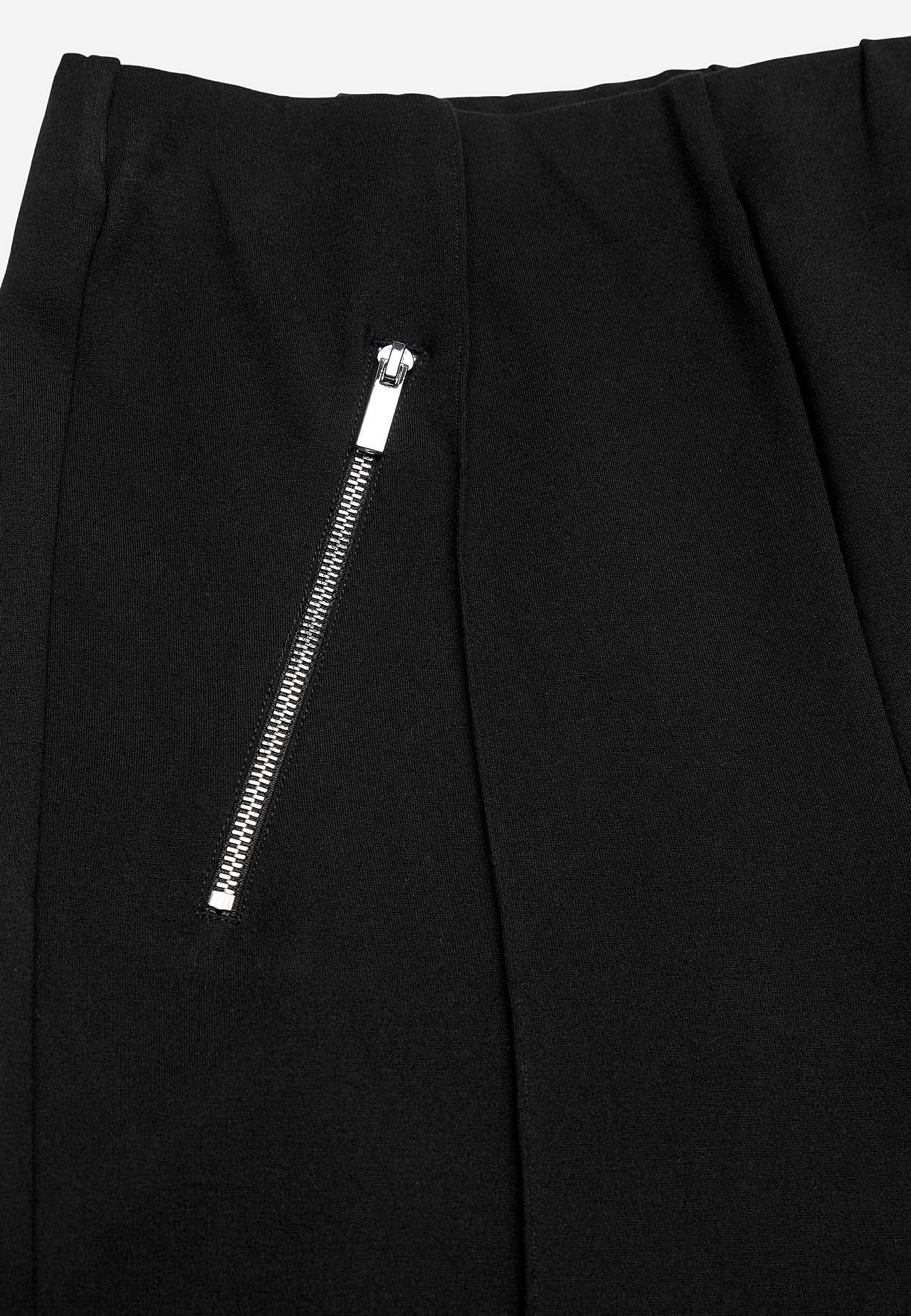Sisseõmmeldud viikidega trikotaažpüksid
