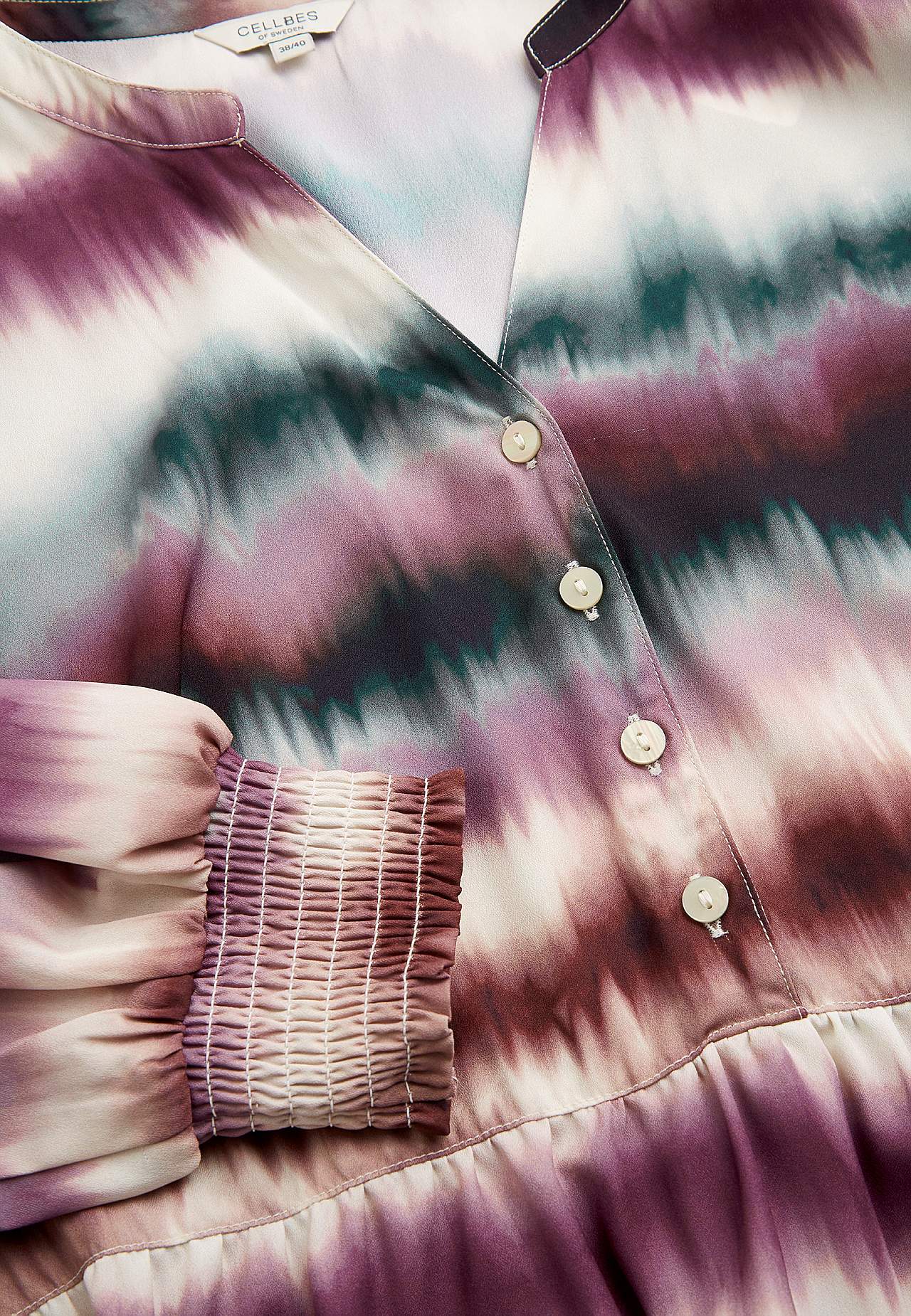 Pikkade varrukatega kleit