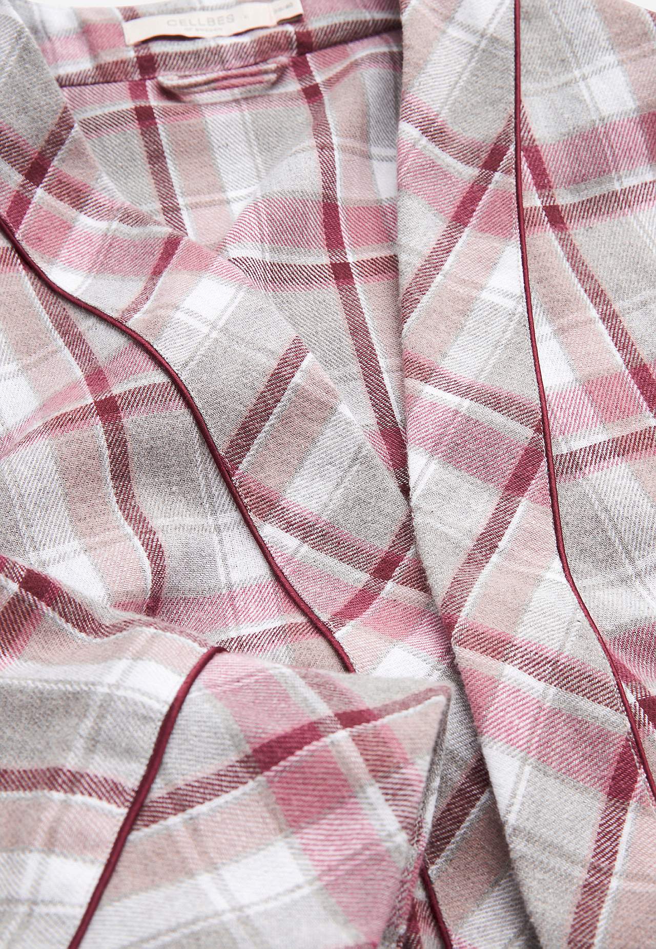 Ruuduline flanellkangast hommikumantel