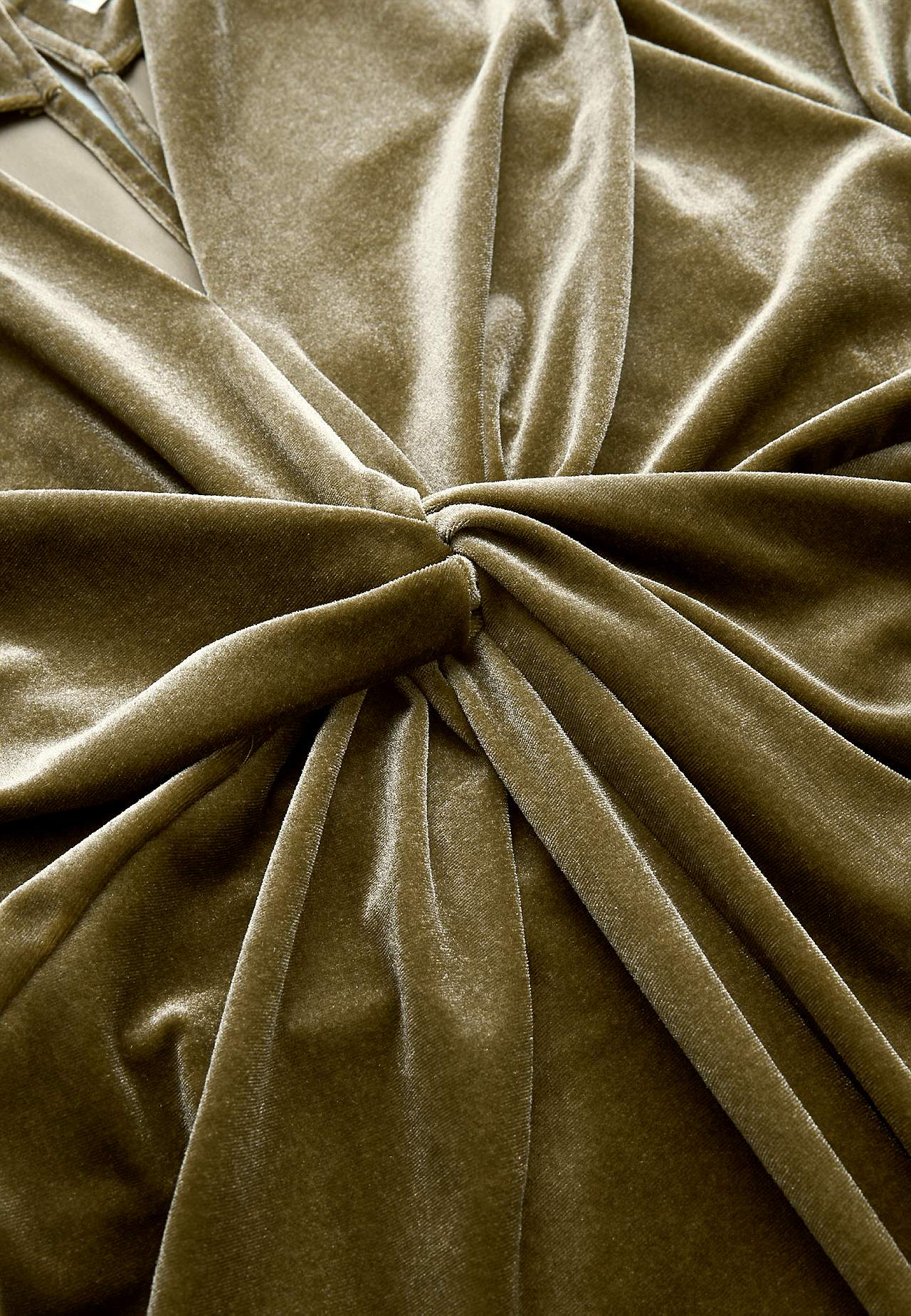 Elegantne sametist kaftan-kleit
