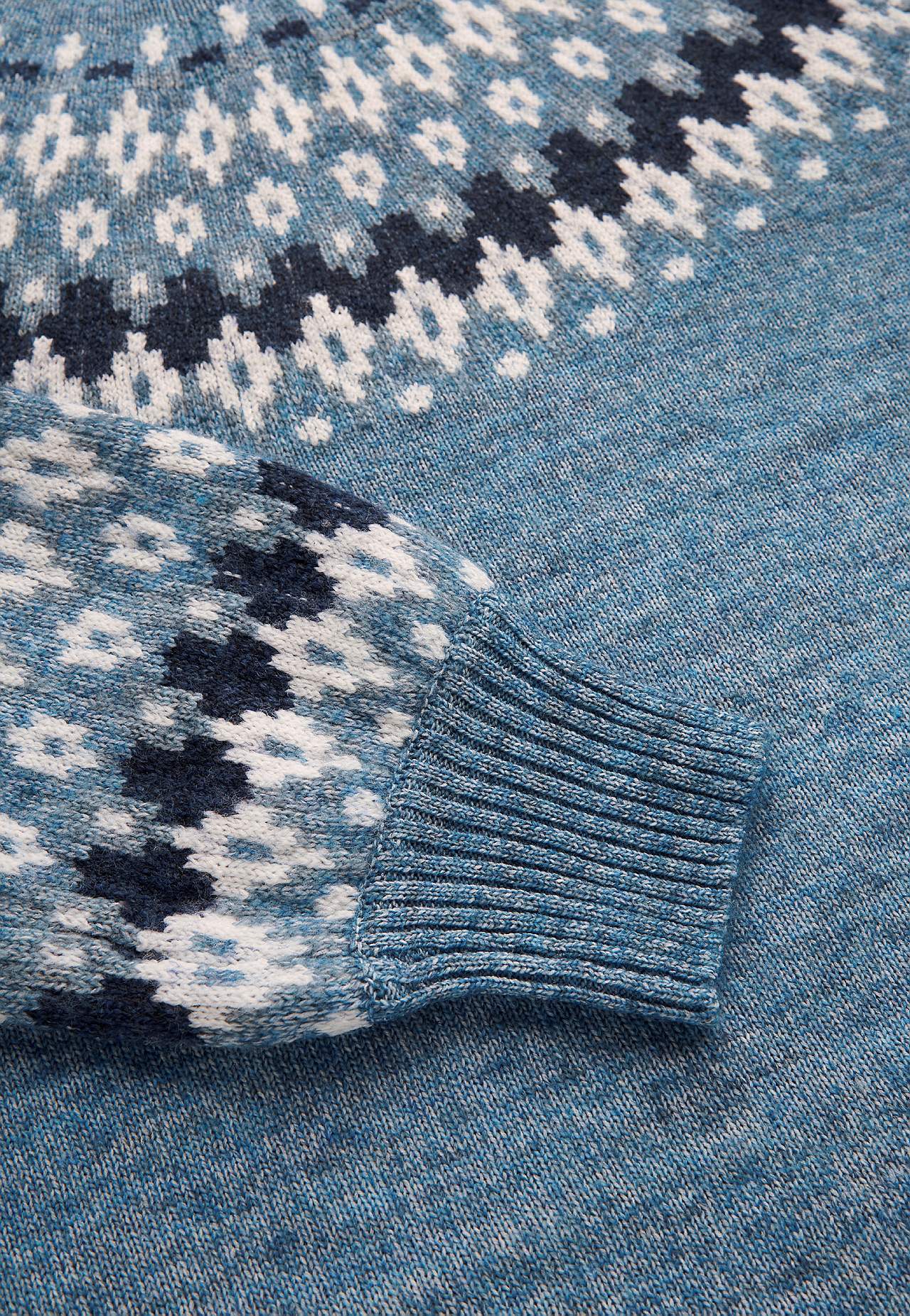 Žakaarmustriline pullover