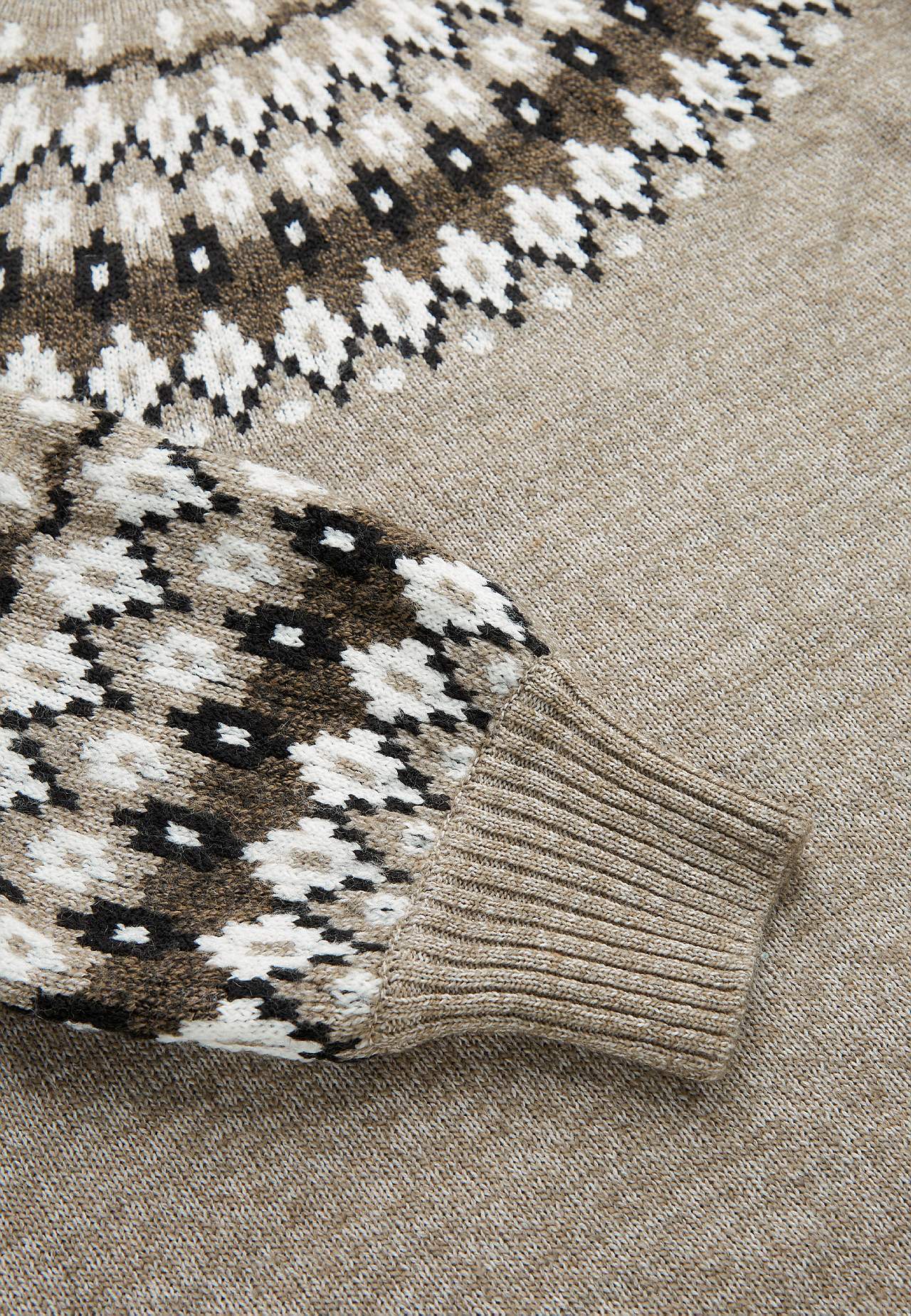 Žakaarmustriline pullover
