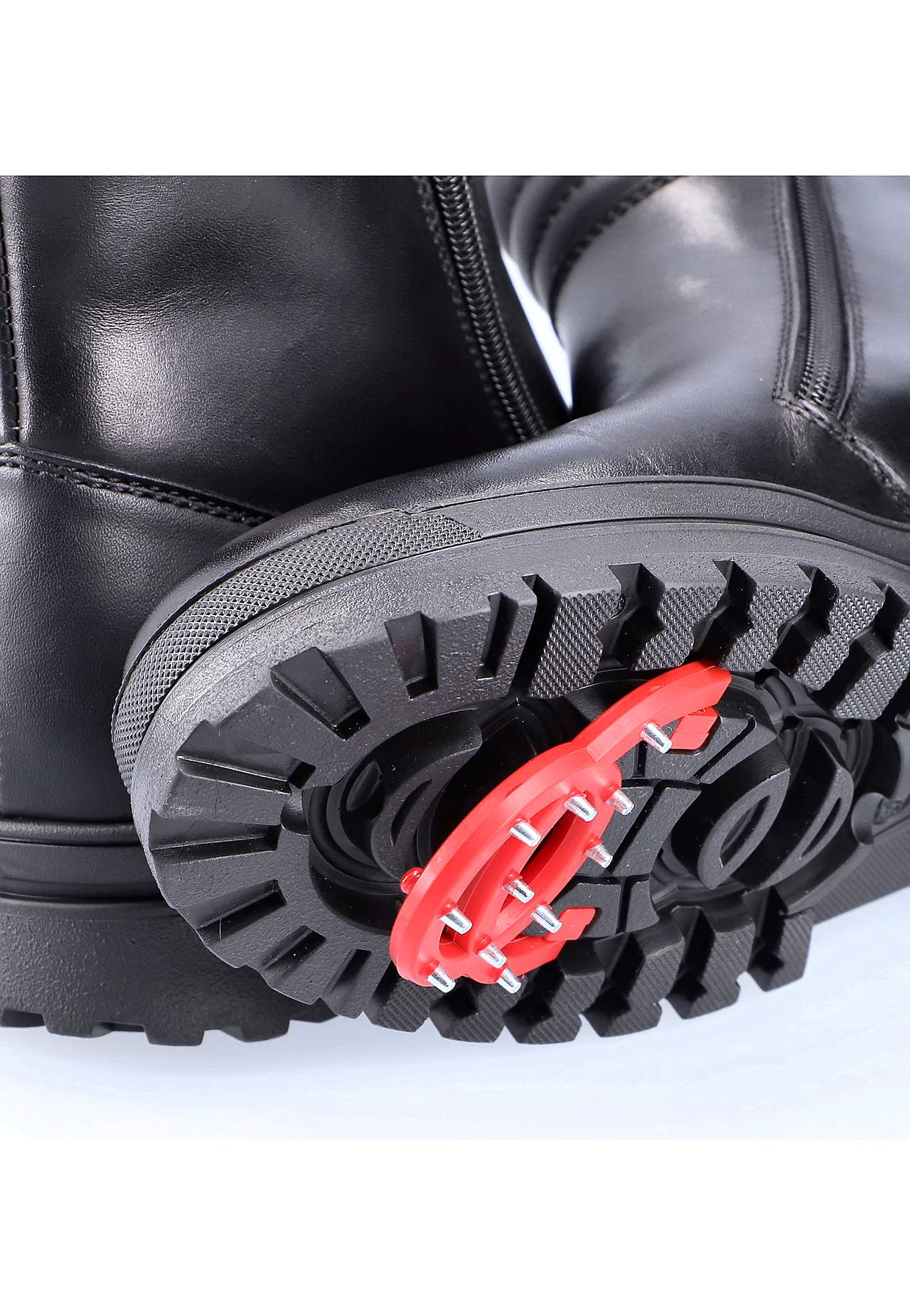 Talvesaapad väljatõmmatavate naastudega