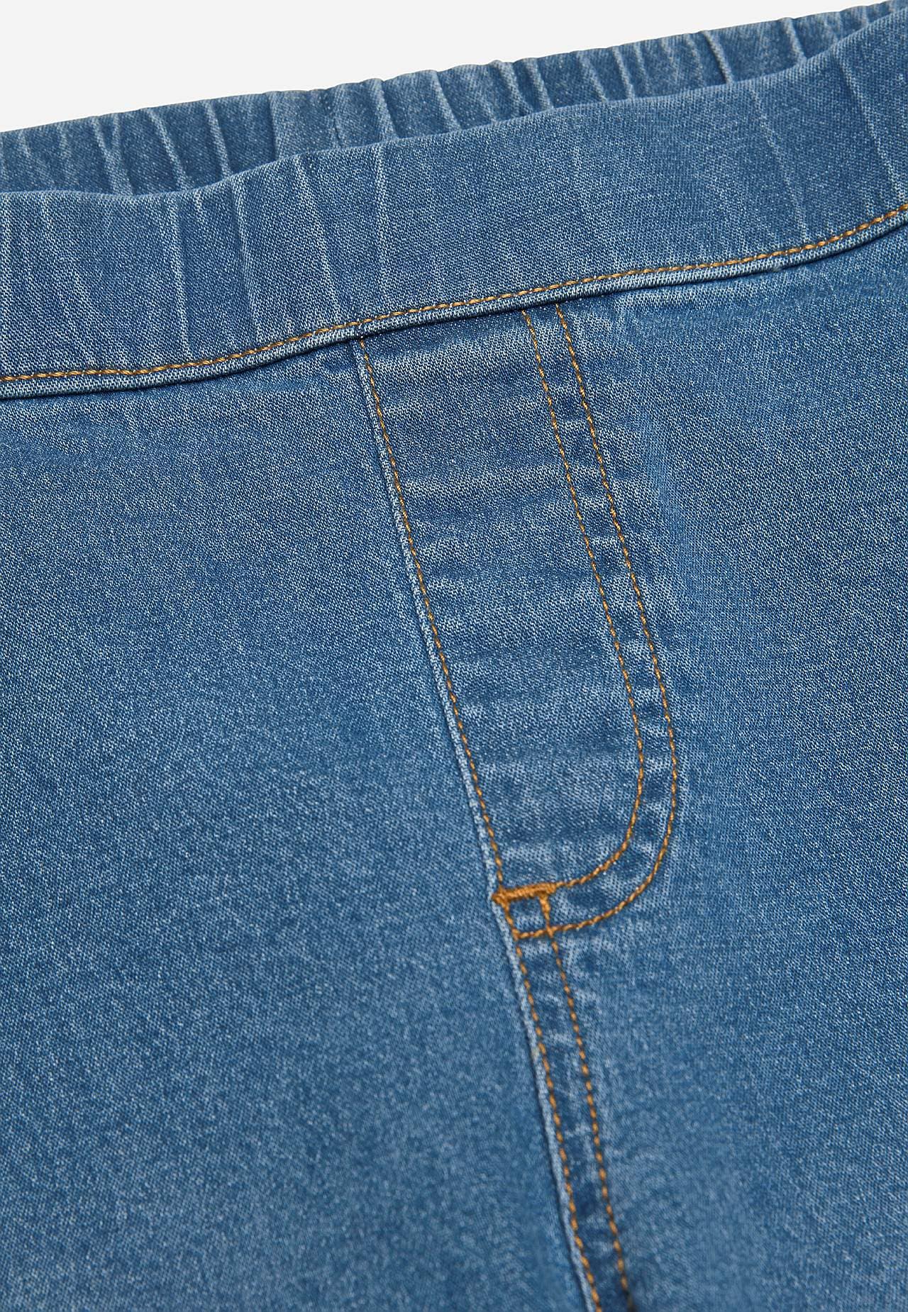 Elastsest kangast bootcut-lõikega teksased