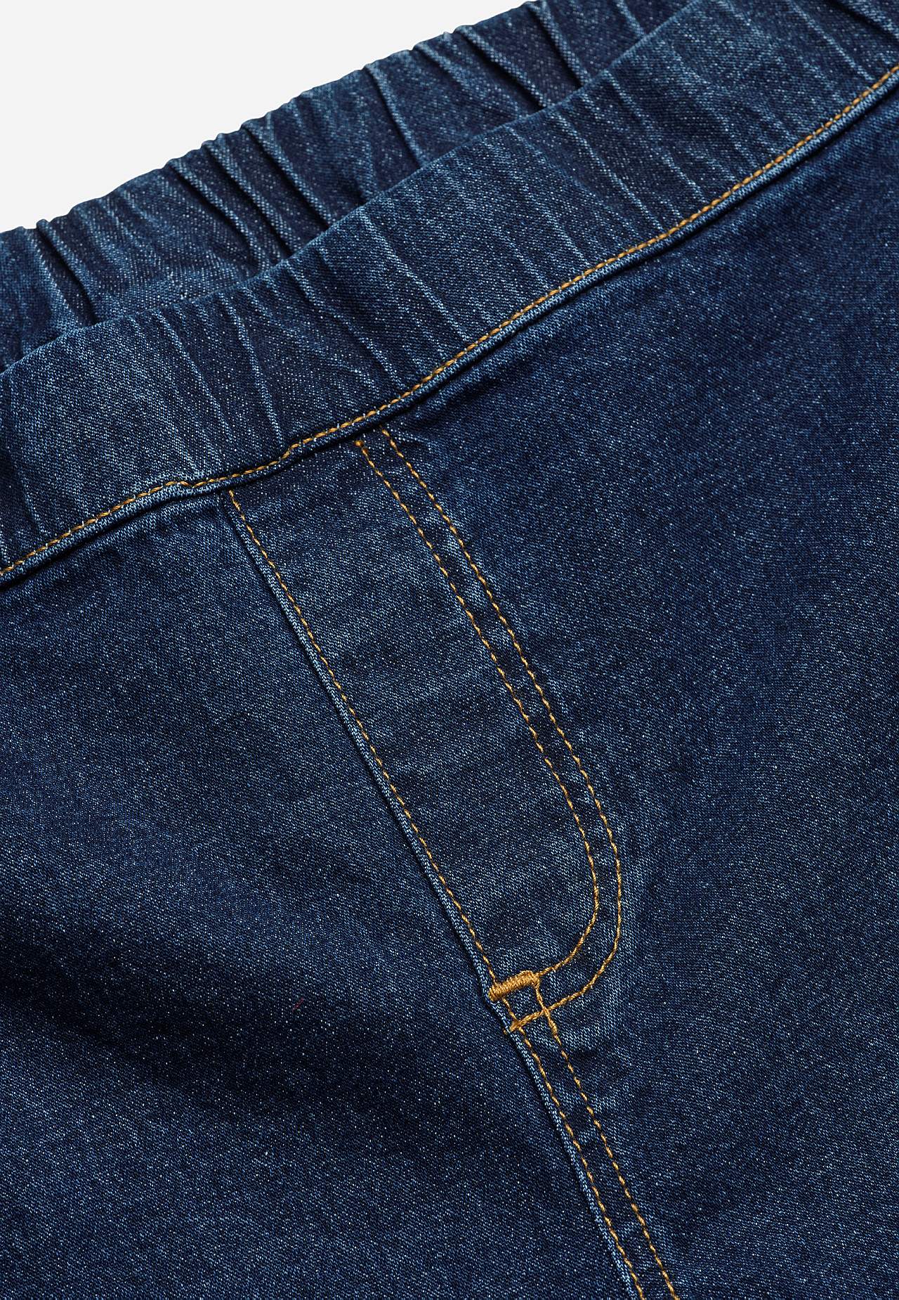 Elastsest kangast bootcut-lõikega teksased