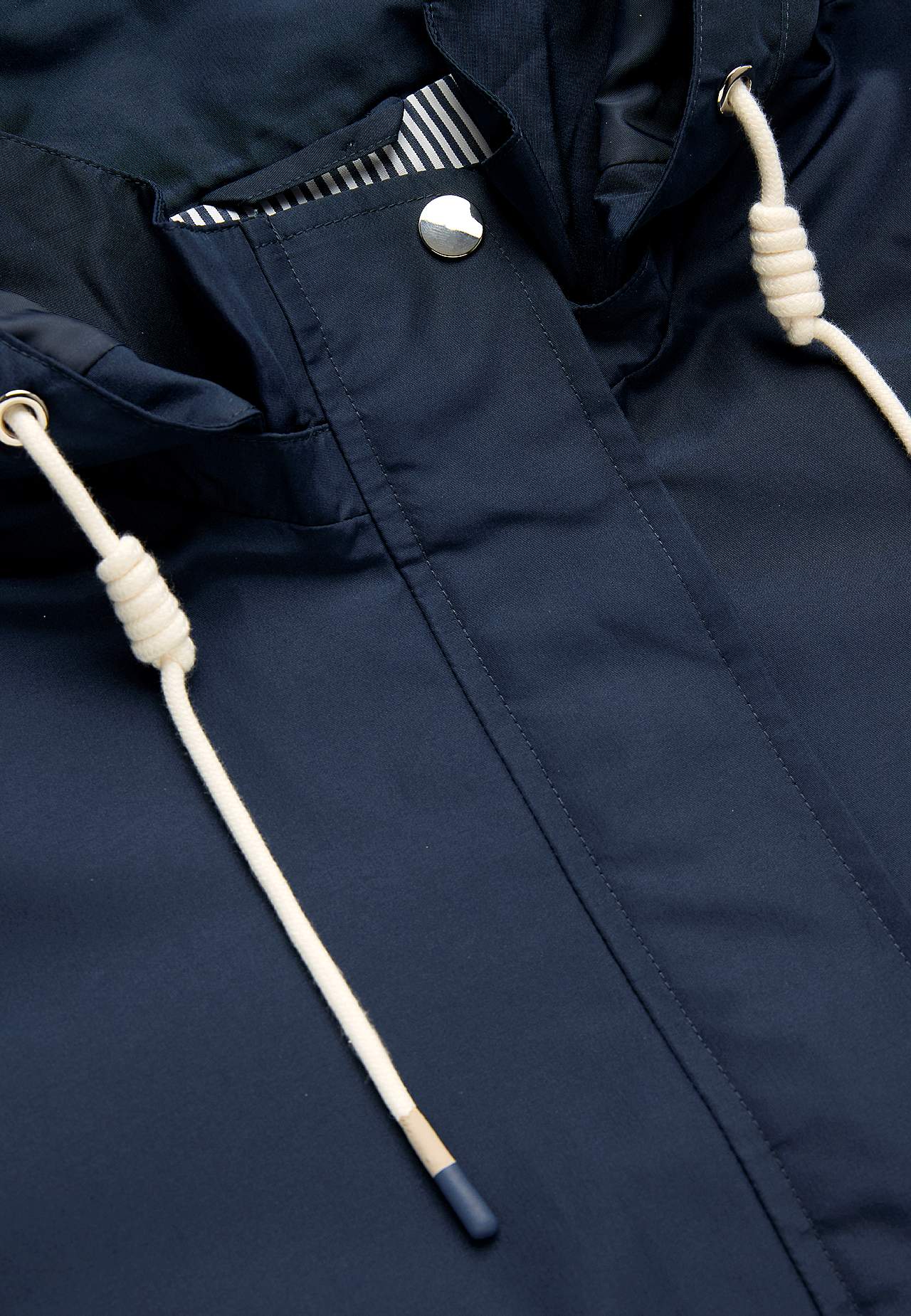 Voodriga jakk eemaldatava kapuutsiga