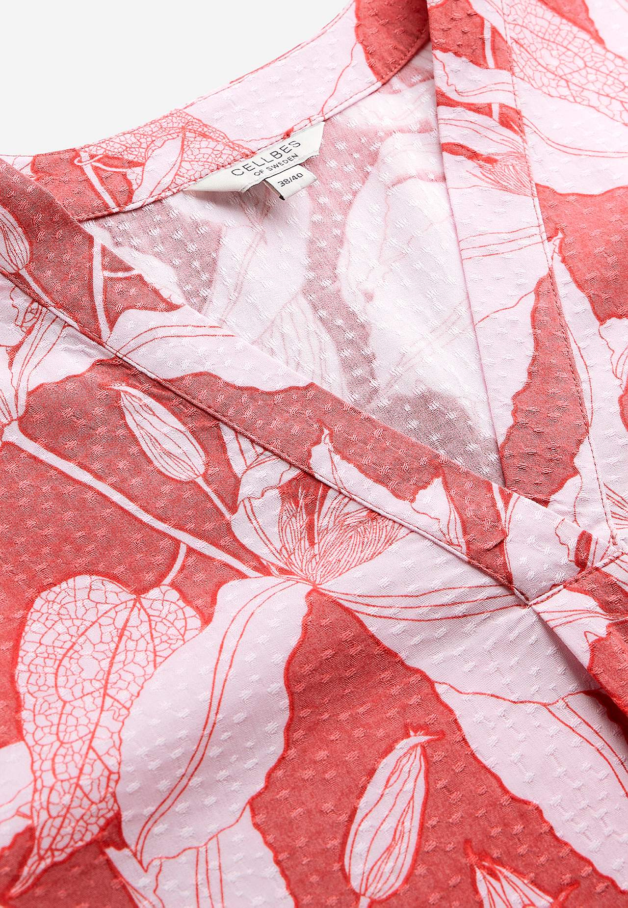 Laiade varrukatega pluus