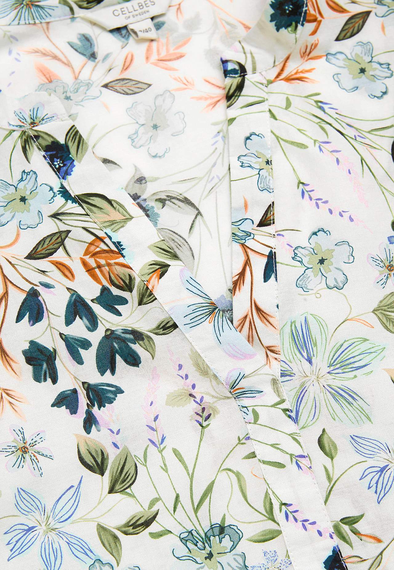 Lillemustriline tuunika