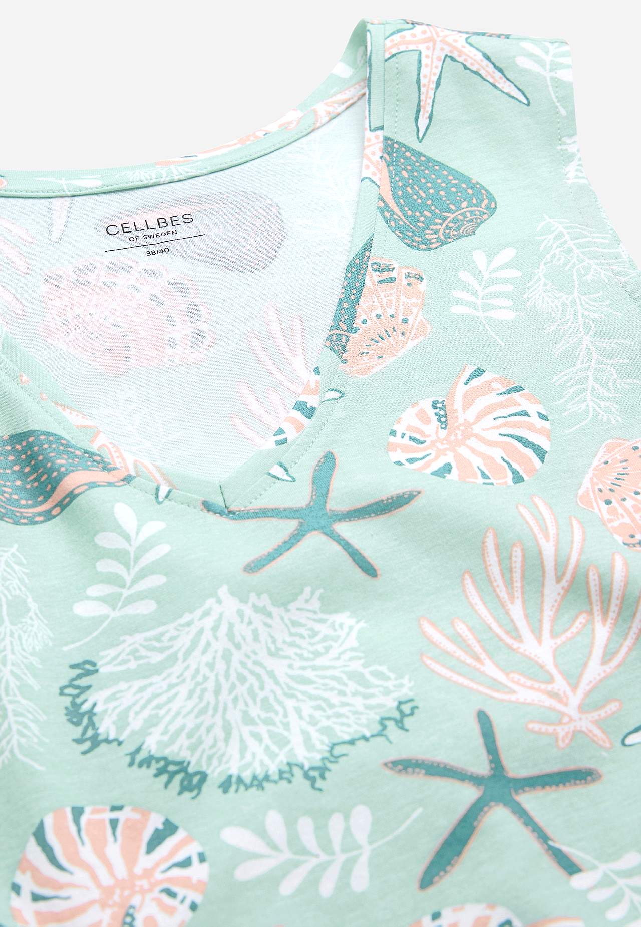 Mustriline, varrukateta öösärk