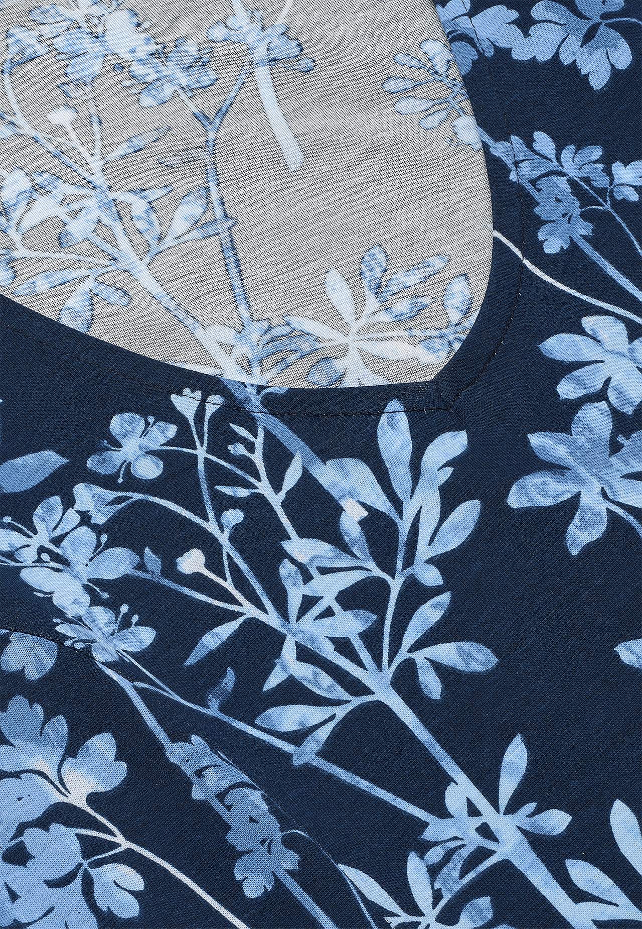 Mustriline taskutega trikotaažkleit