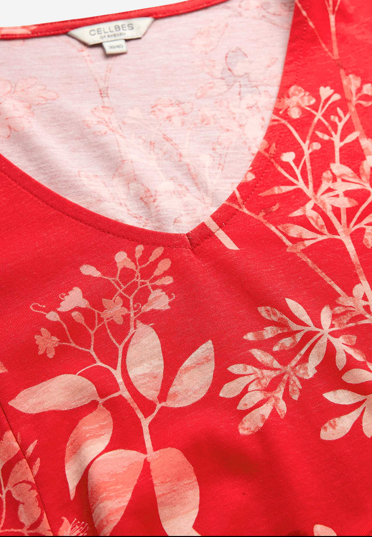 Mustriline taskutega trikotaažkleit