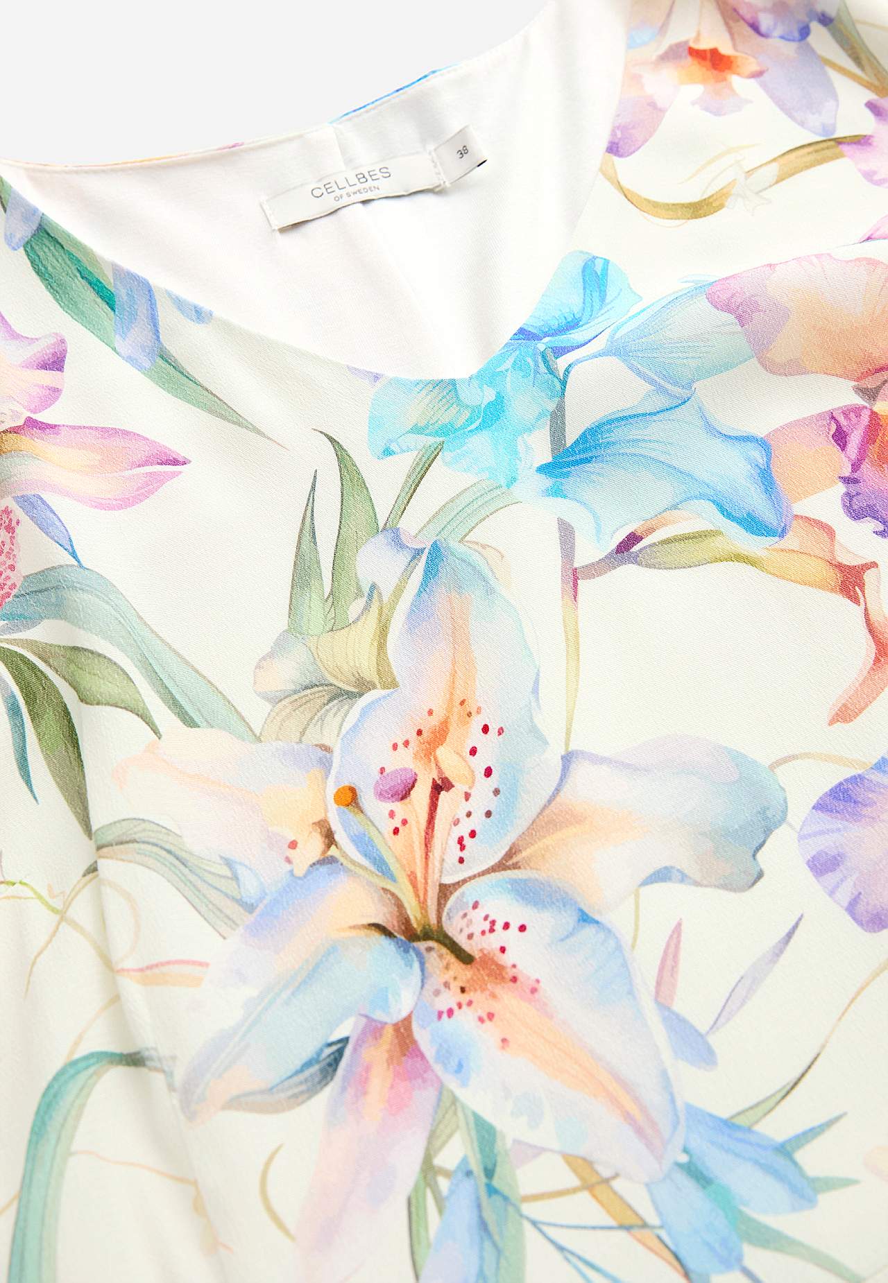 Volangidega varrukatega kleit