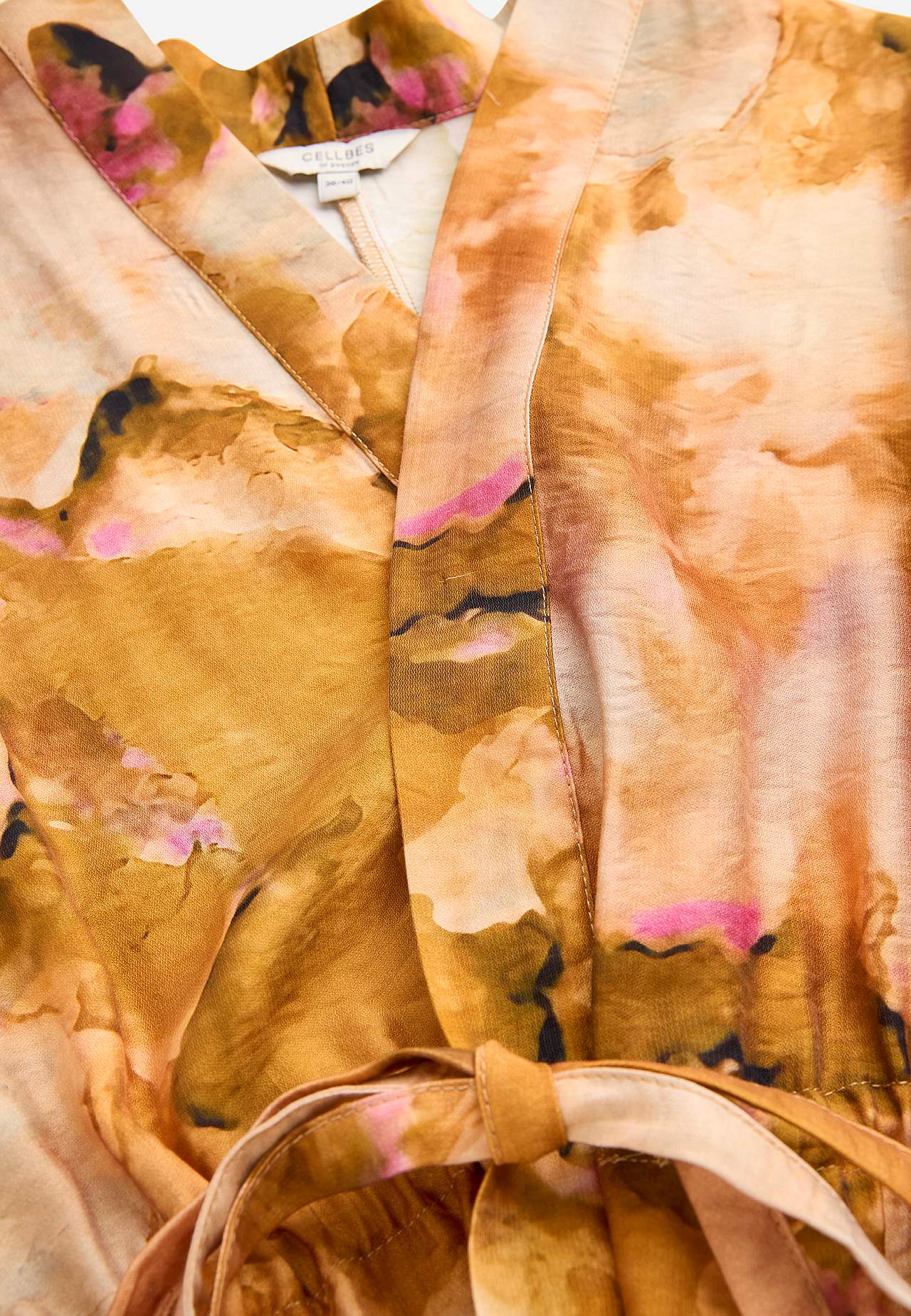 Mustriline kimonojakk