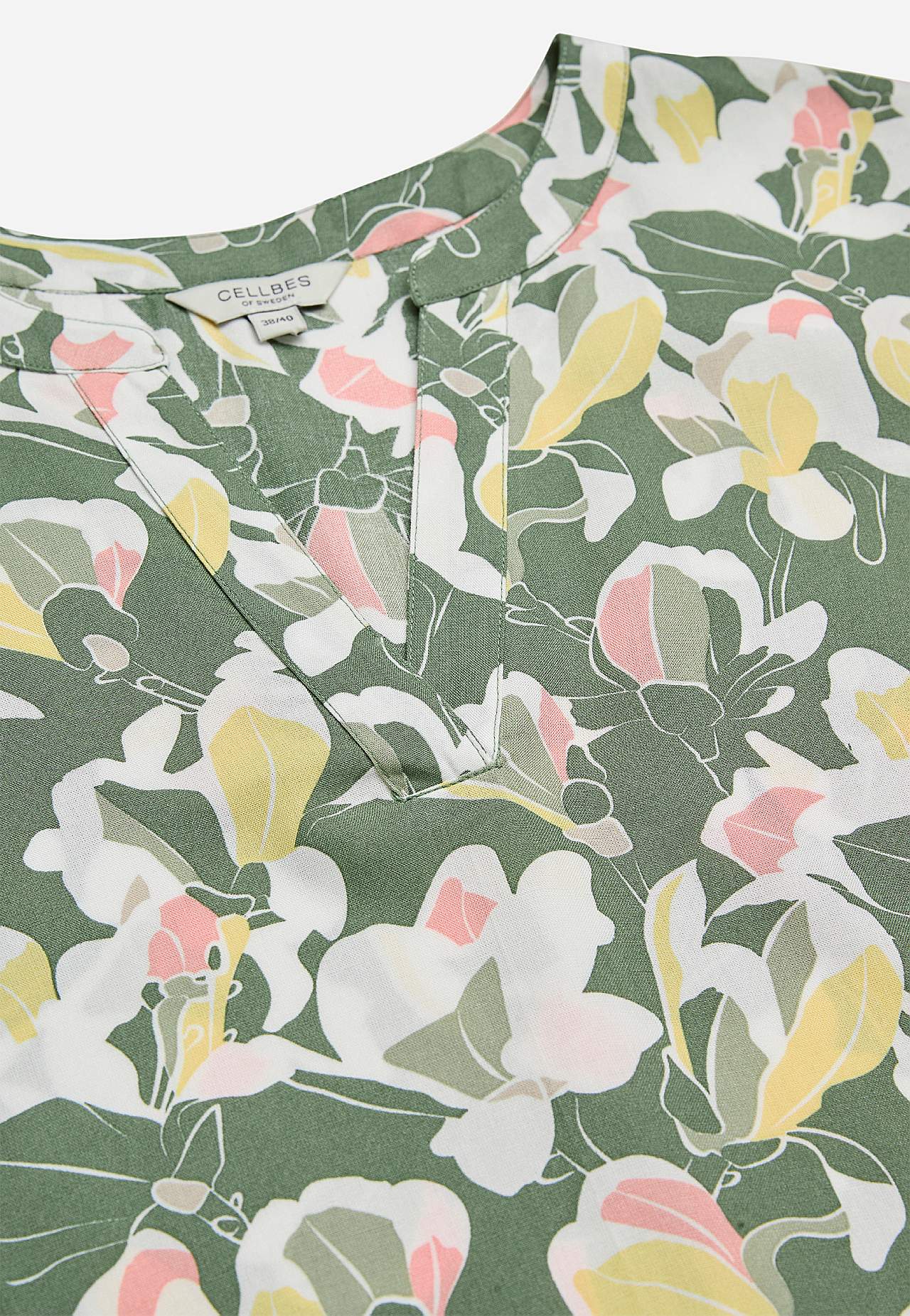 Volangidega viskoosist kleit