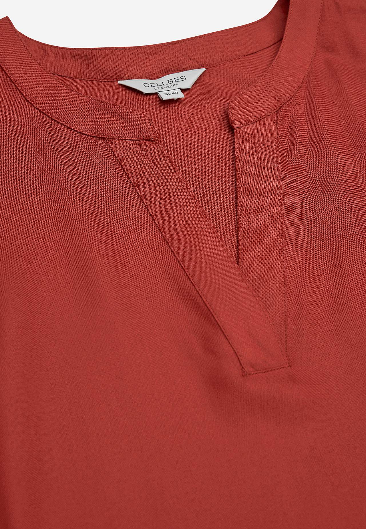 Volangidega viskoosist kleit