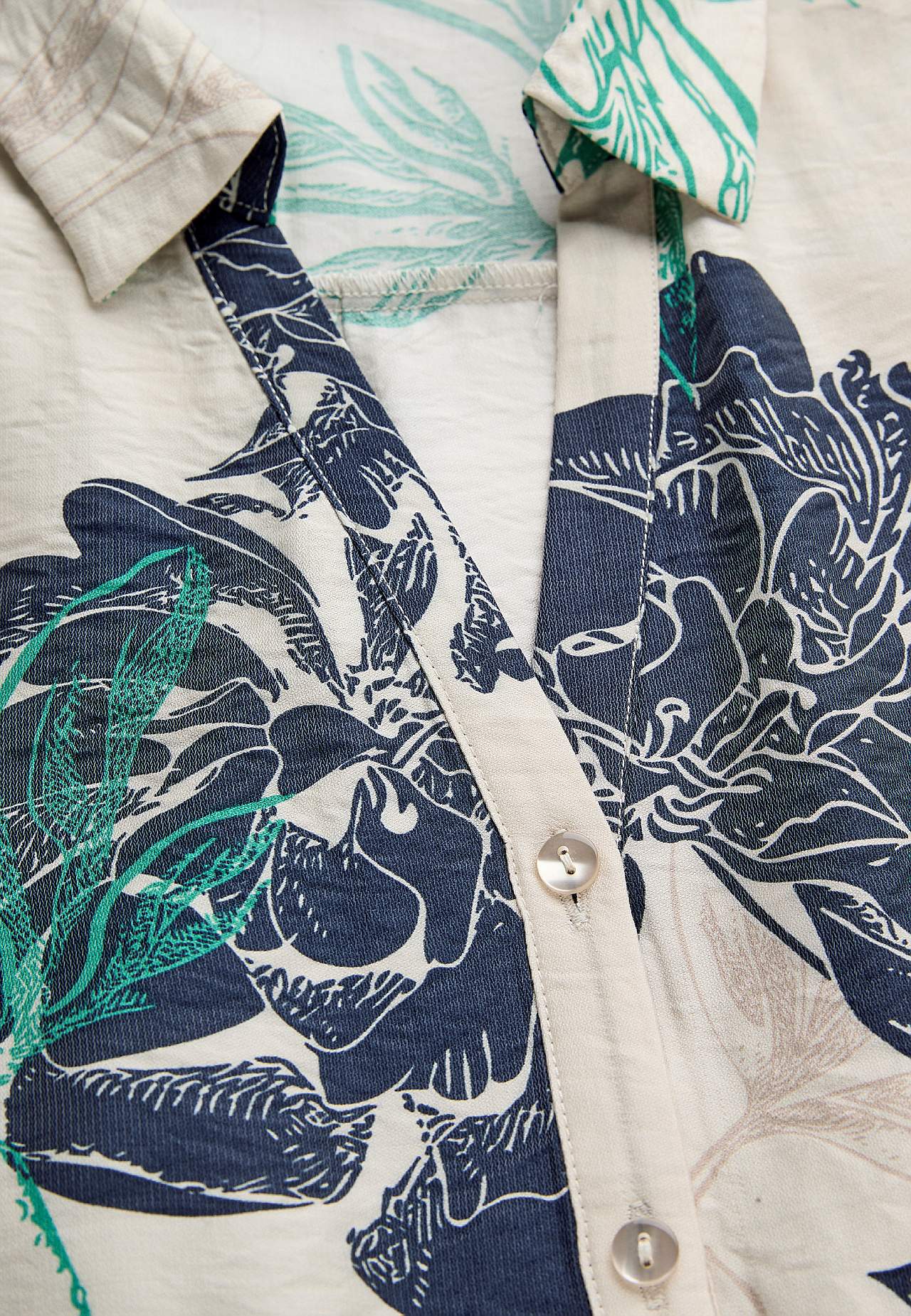 Lilleline särkkleit pehmest viskoosisegust