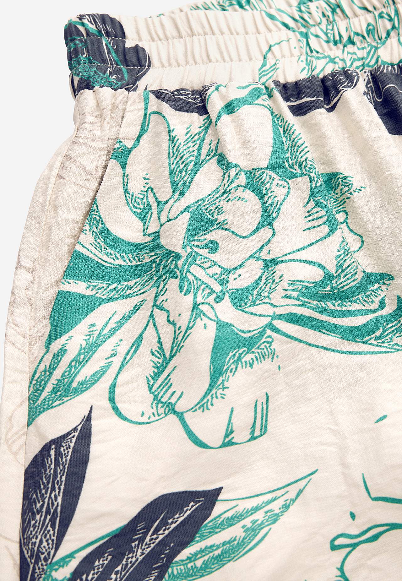 Taskutega lilleline seelik