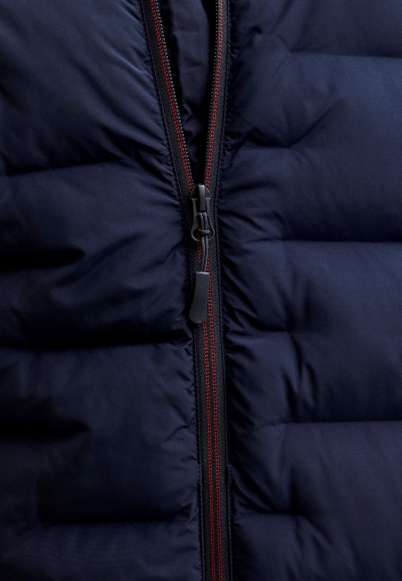 Kapuutsiga hübriidjakk