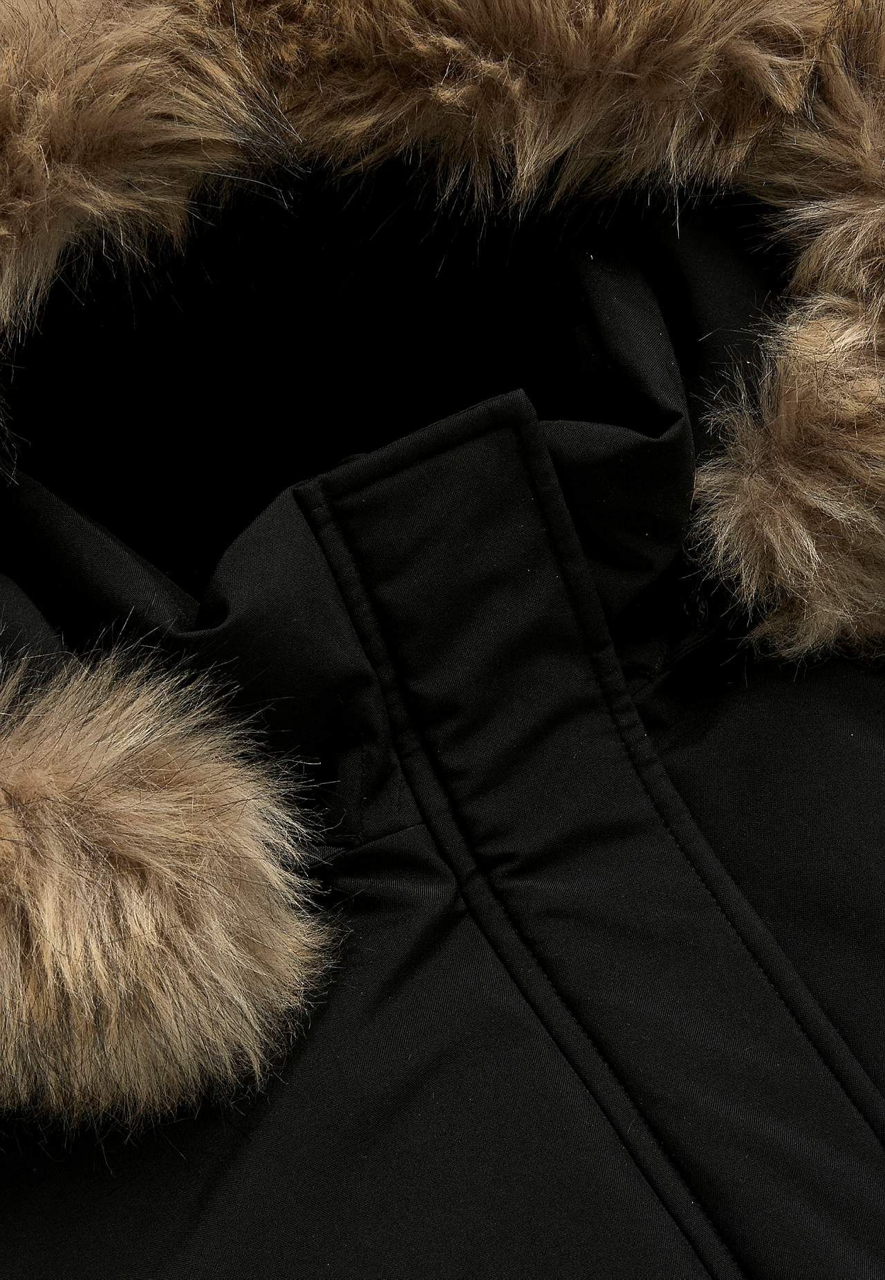 Kapuutsiga talveparka
