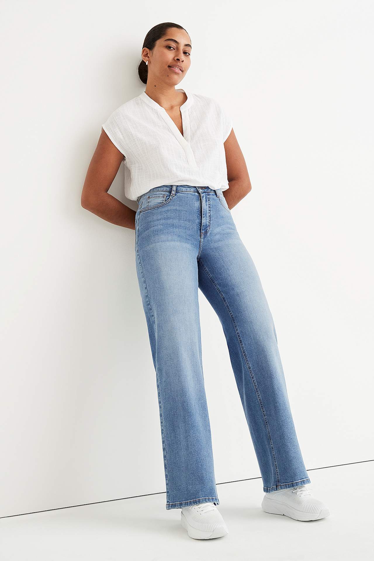 Kõrge pihaga laiad teksad