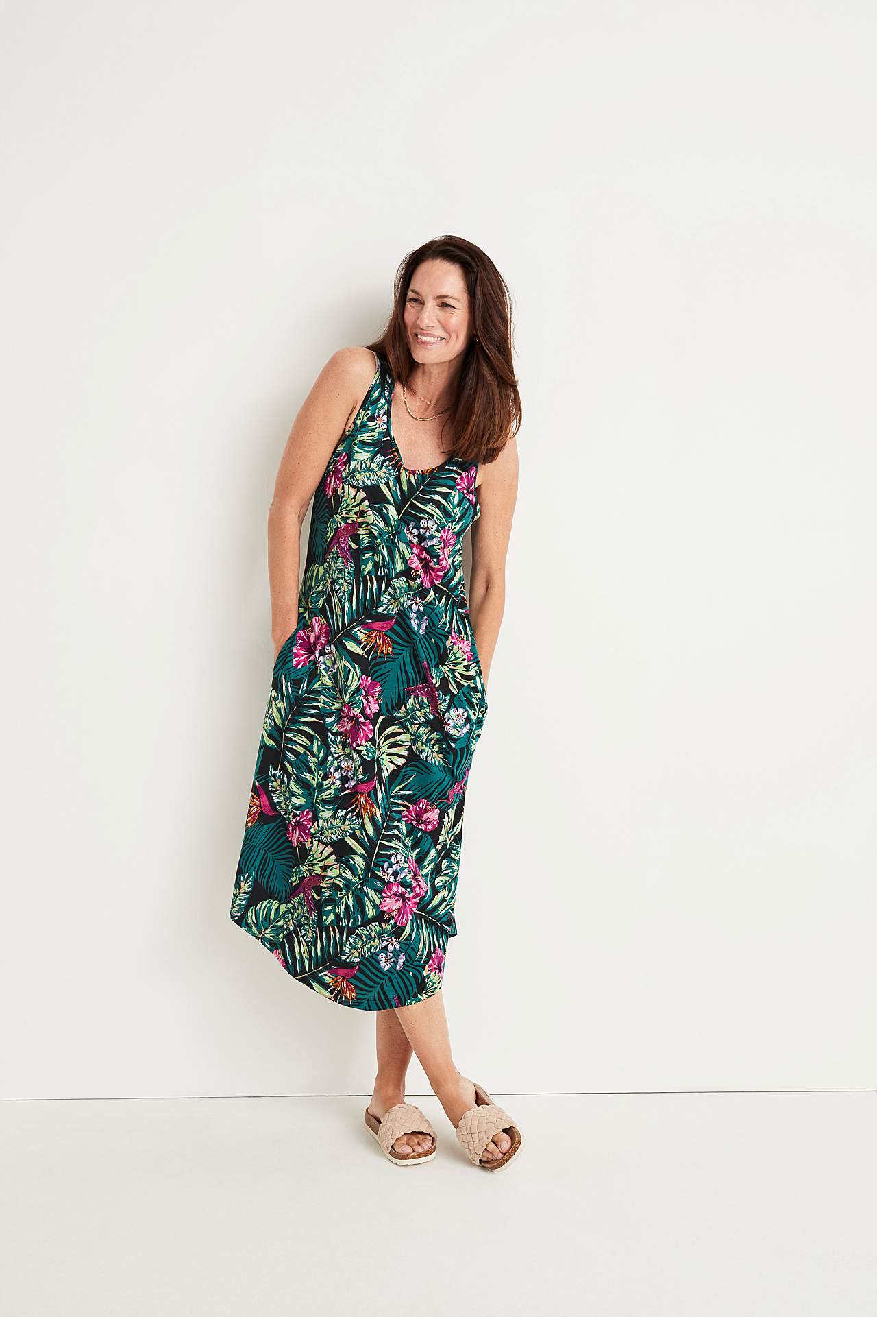 Lillemustriline trikotaažkleit