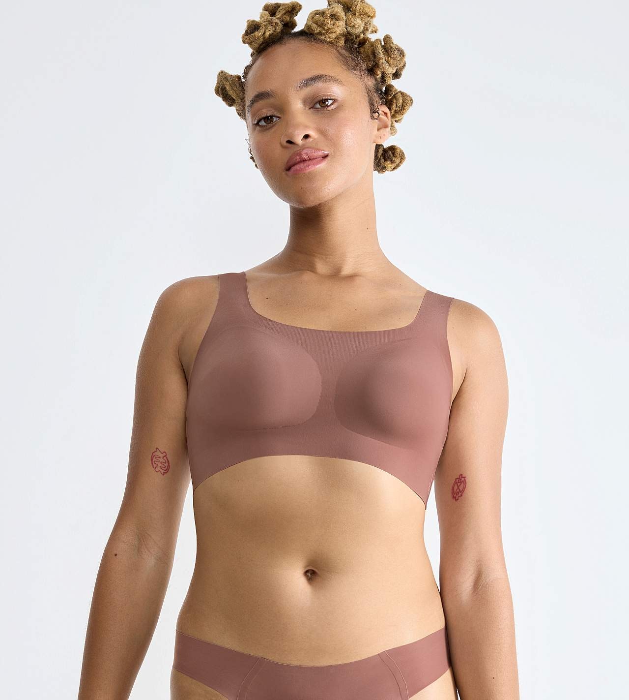 Õmblusteta rinnahoidja ülipehmest mikrokiust
Zero Feel 2.0