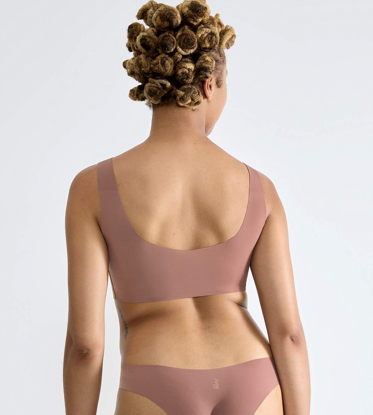 Õmblusteta rinnahoidja ülipehmest mikrokiust
Zero Feel 2.0