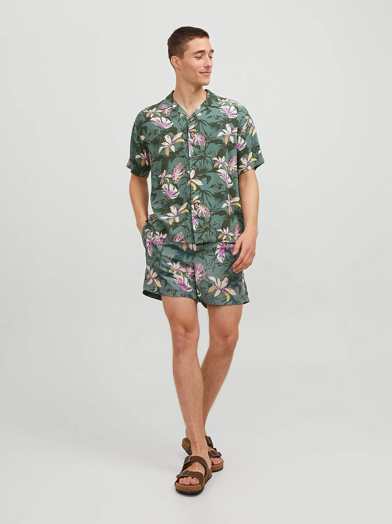 Pehmest viskoosist mustriline särk