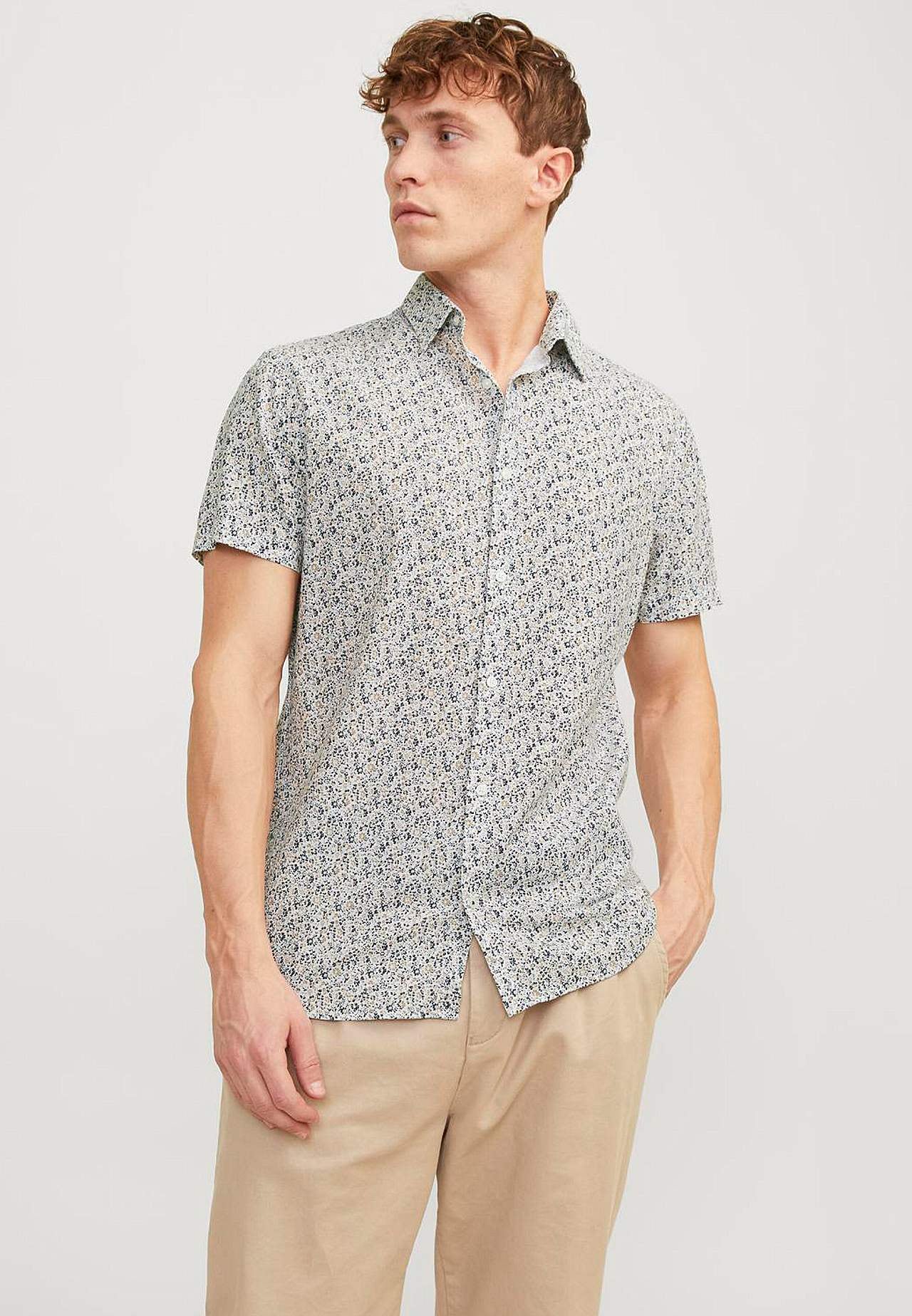 Puuvilla- ja linasegusest kangast mustriline särk