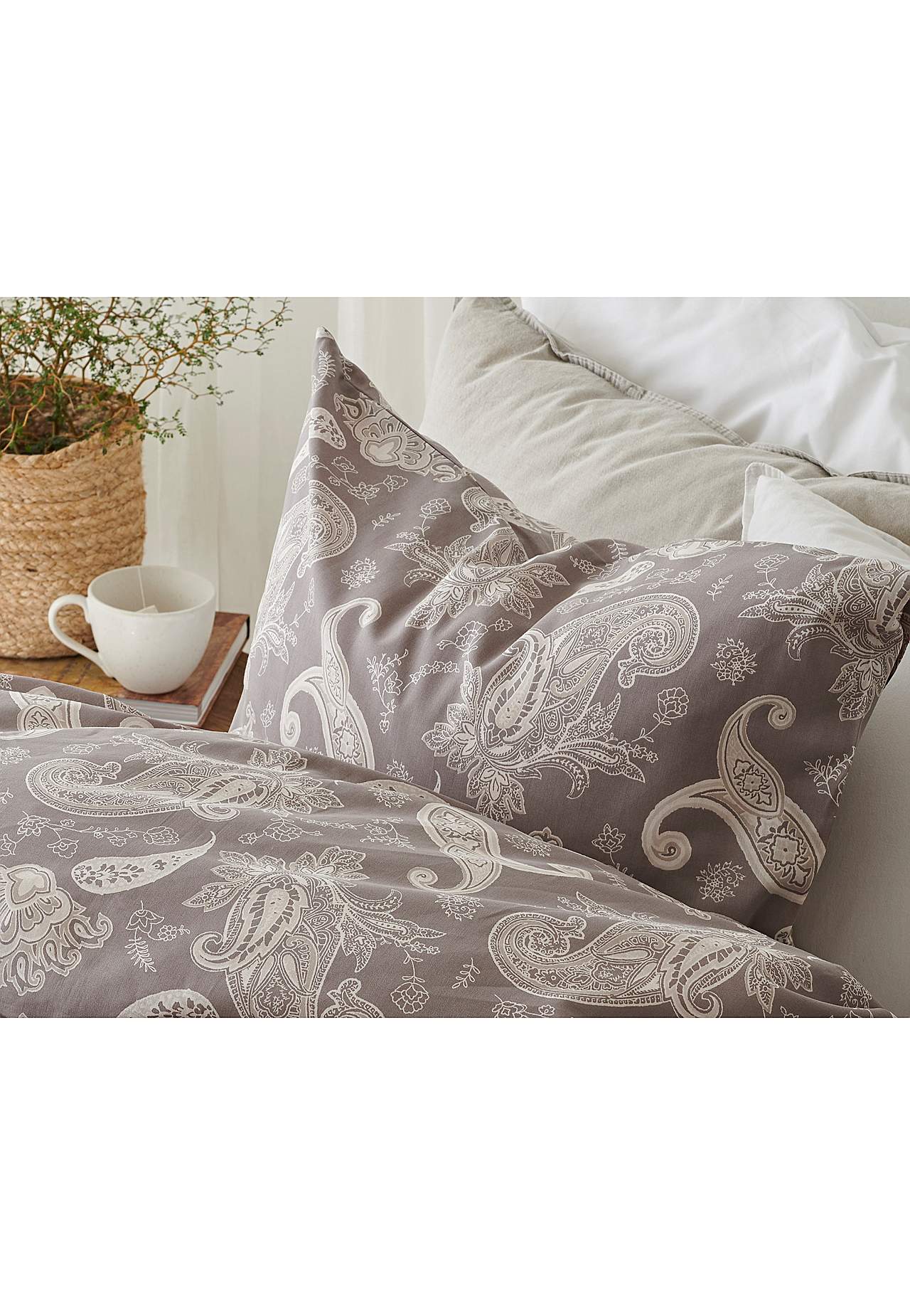 Neerumustriline voodipesukomplekt 150x210 cm Tilly