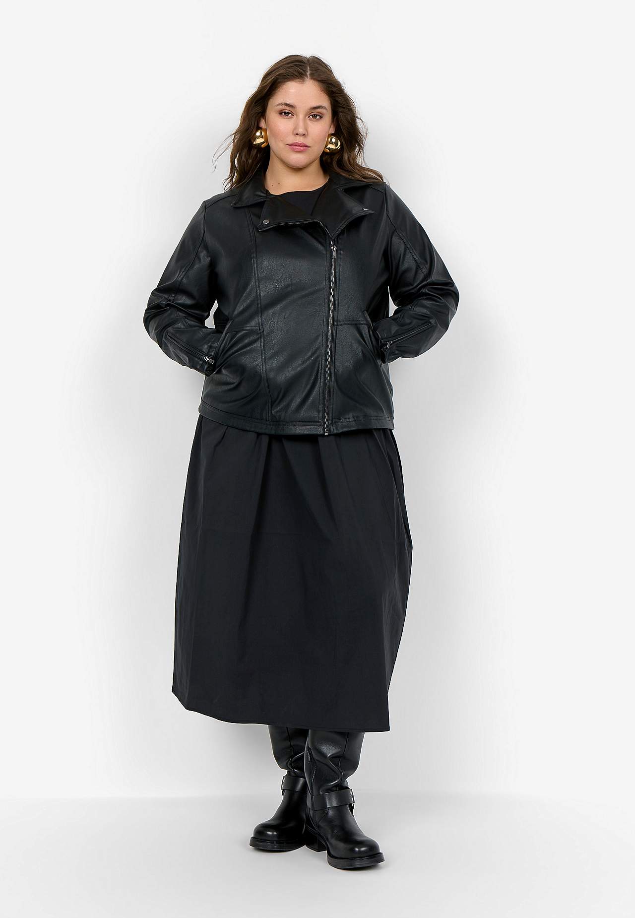 Baikeristiilis kunstnahast jakk