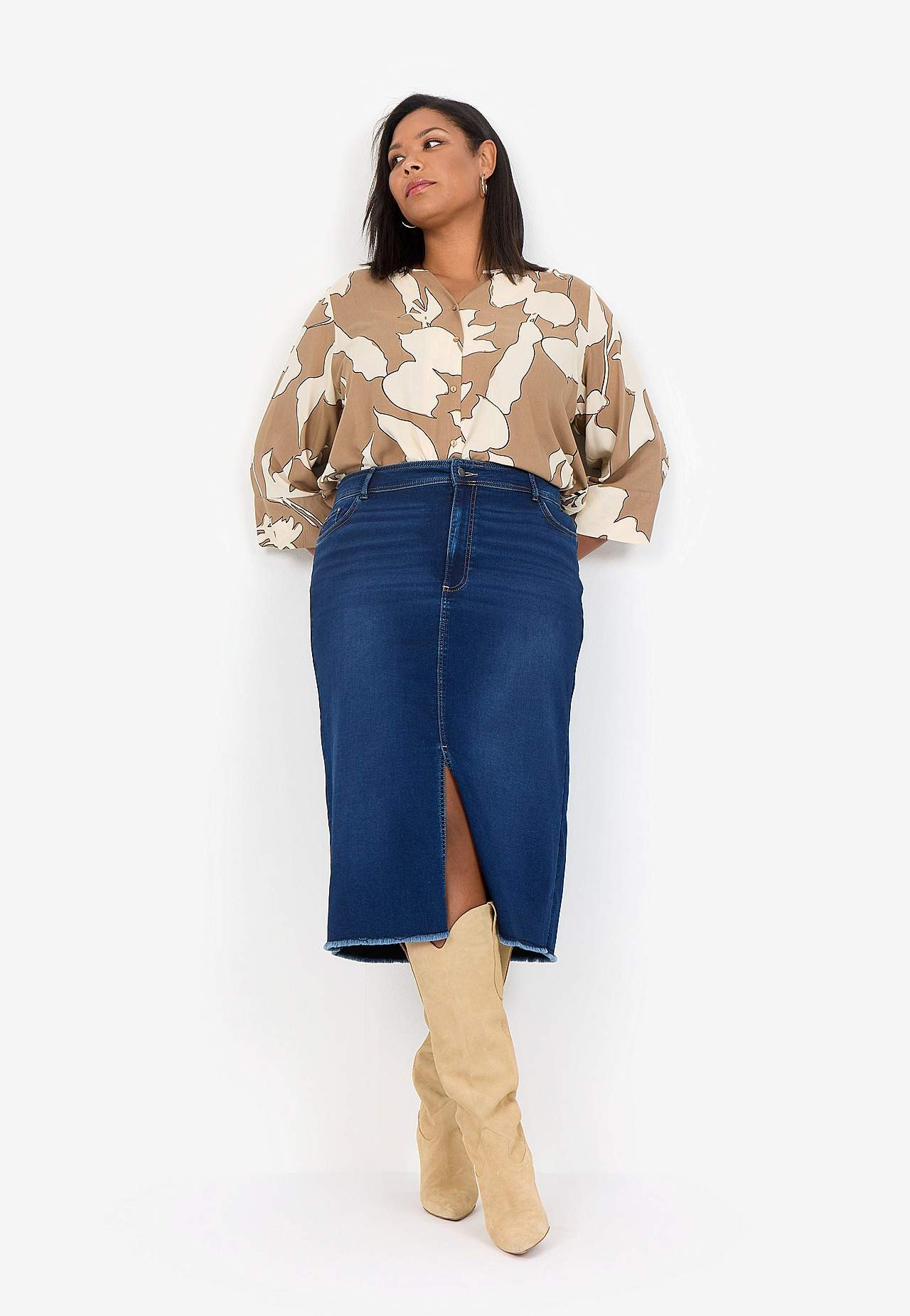 Mustriline viskoosist pluus