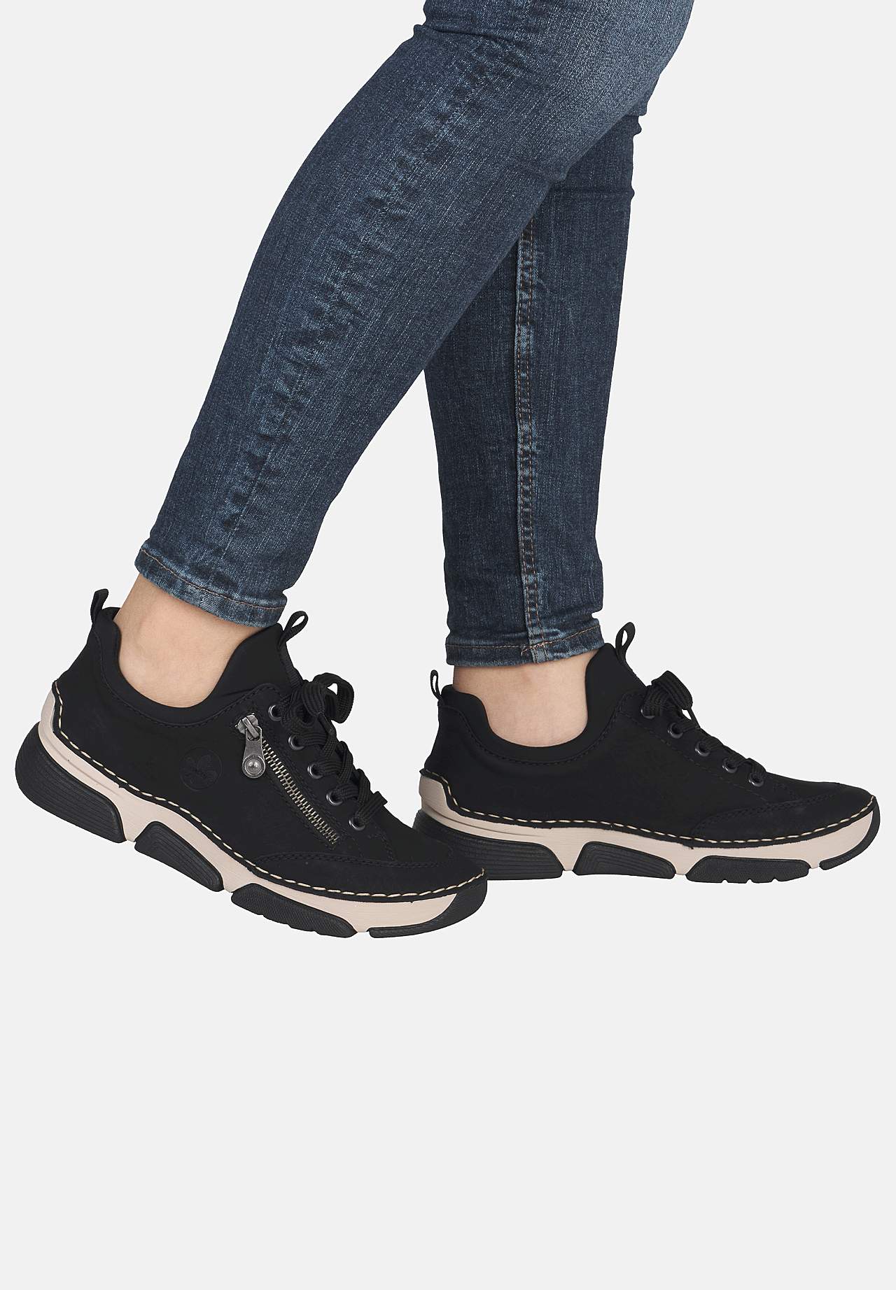 Slip-on tennised