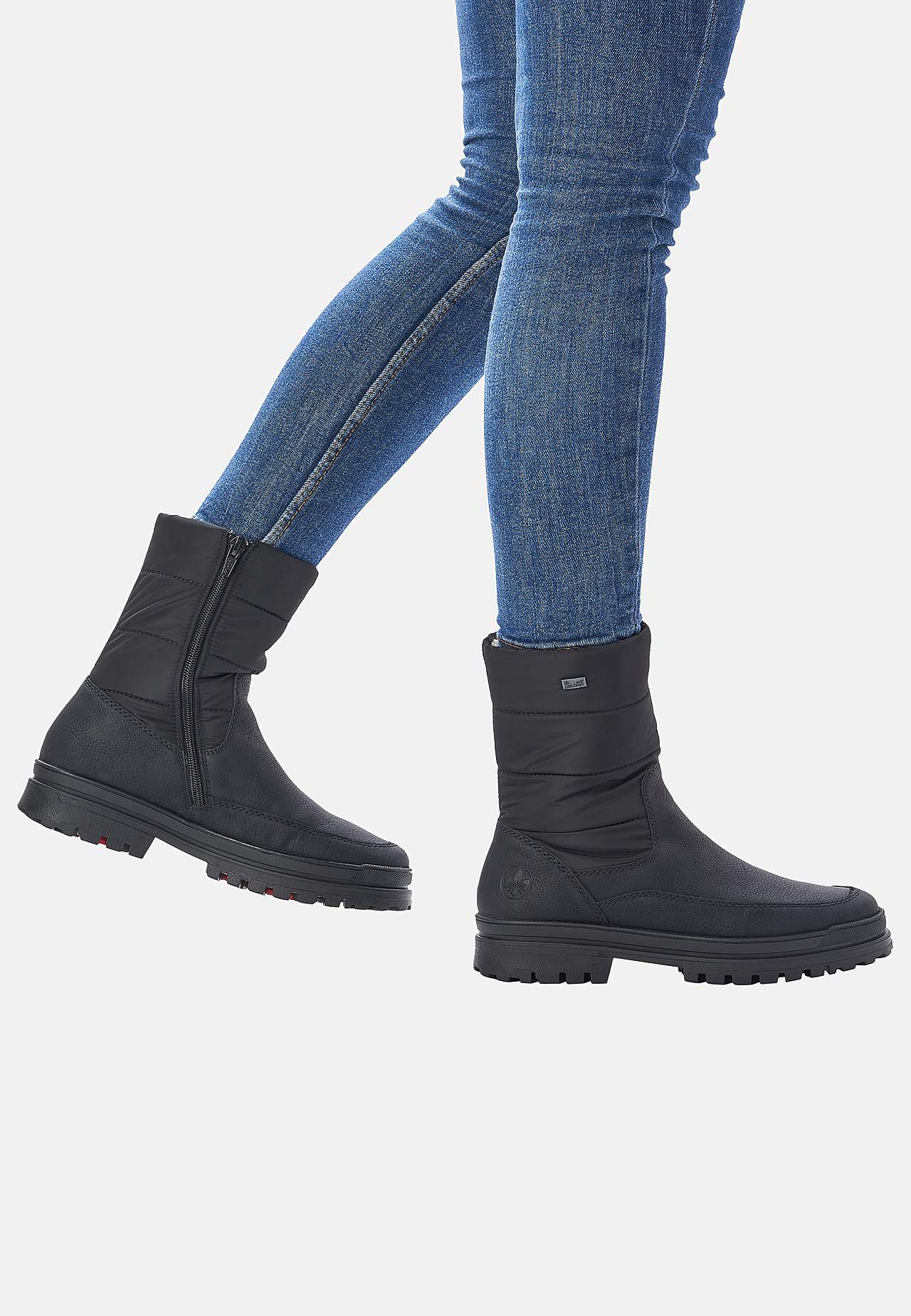 Voodriga saapad väljatõmmatavate naastudega