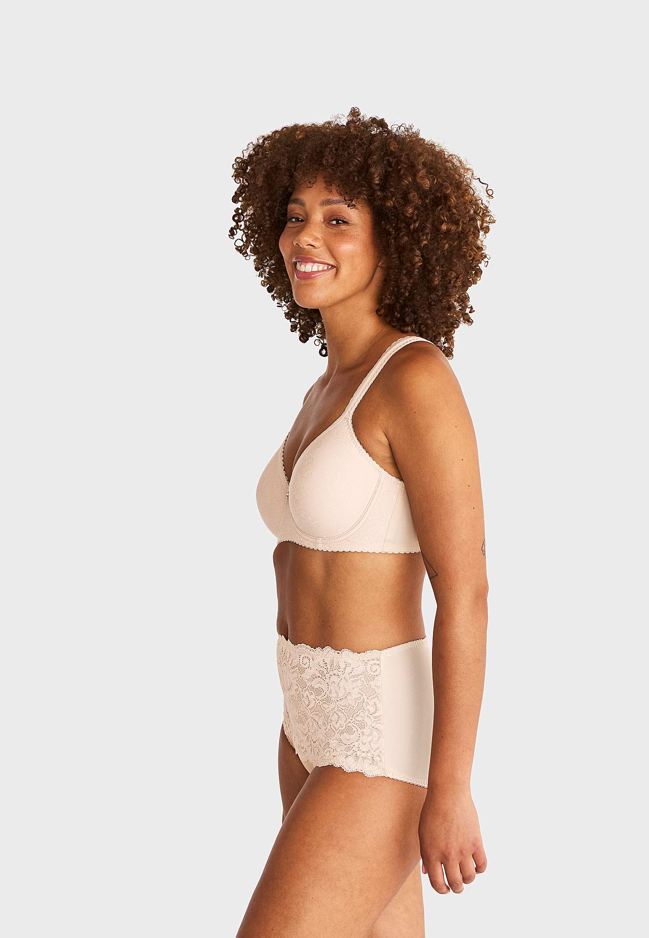 Tugikaartega rinnahoidja Adorable shape