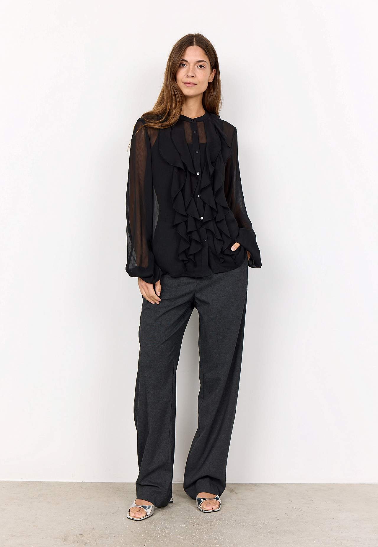 Šifoonist volangidega pluus