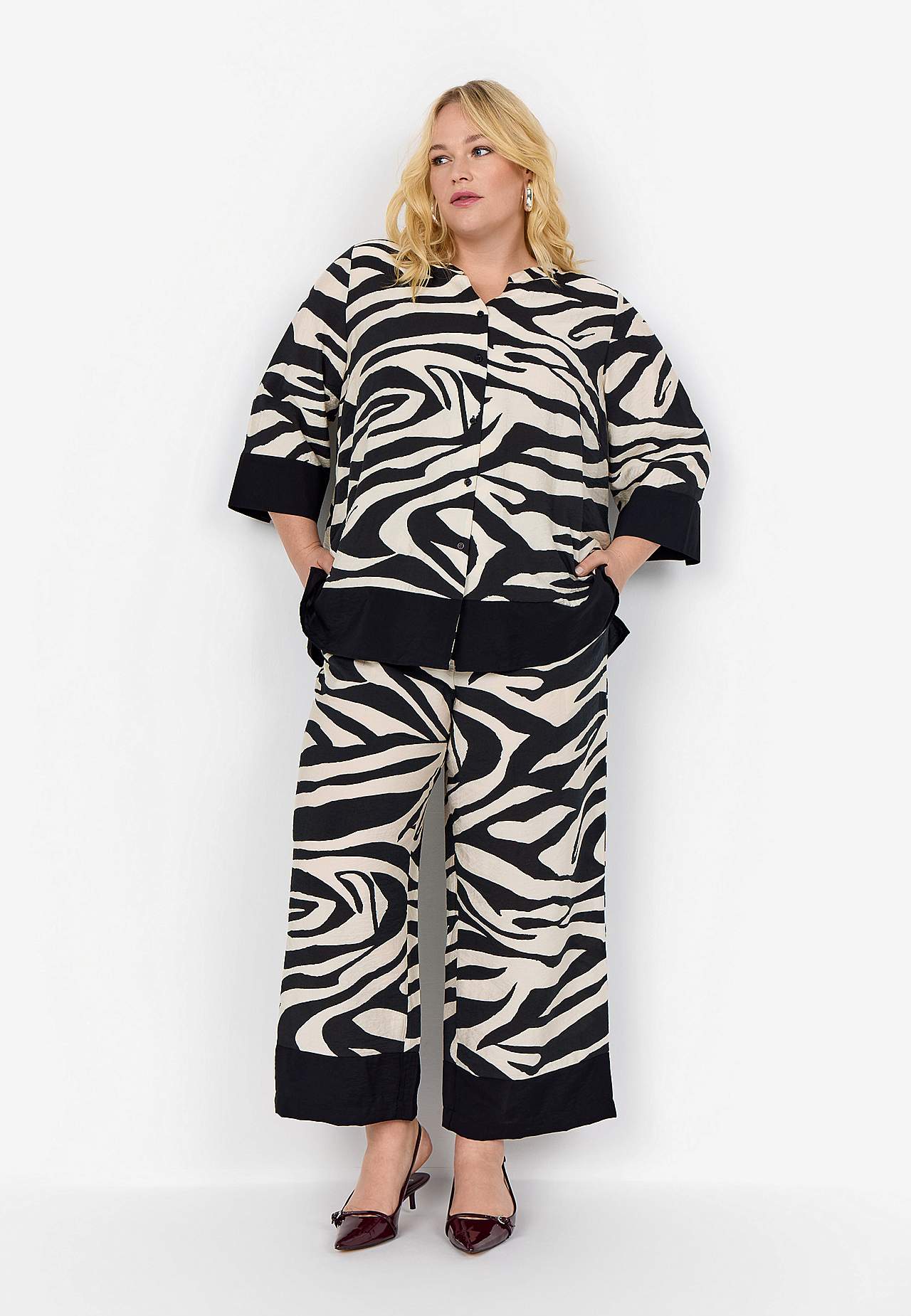 Sebramustriline pluus