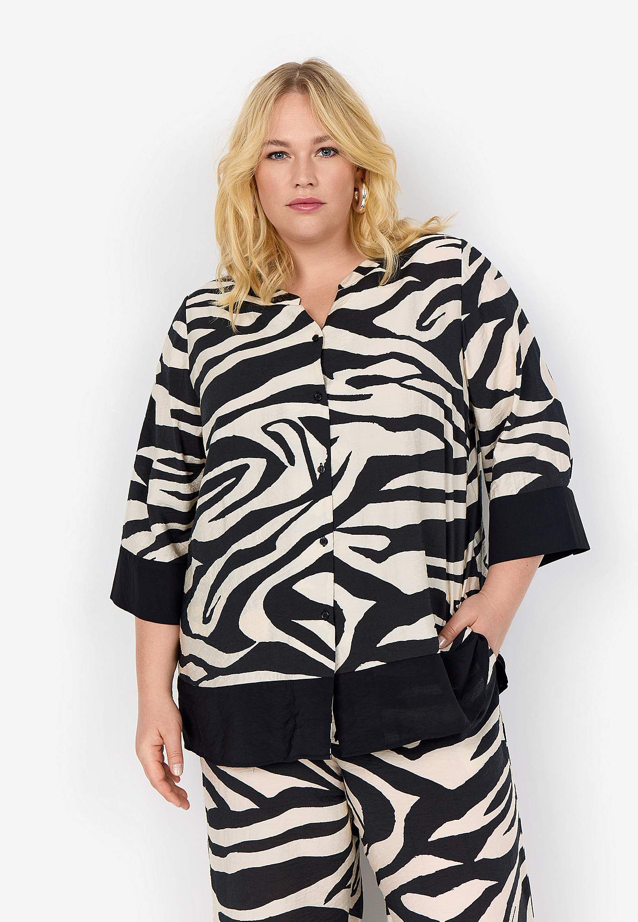 Sebramustriline pluus