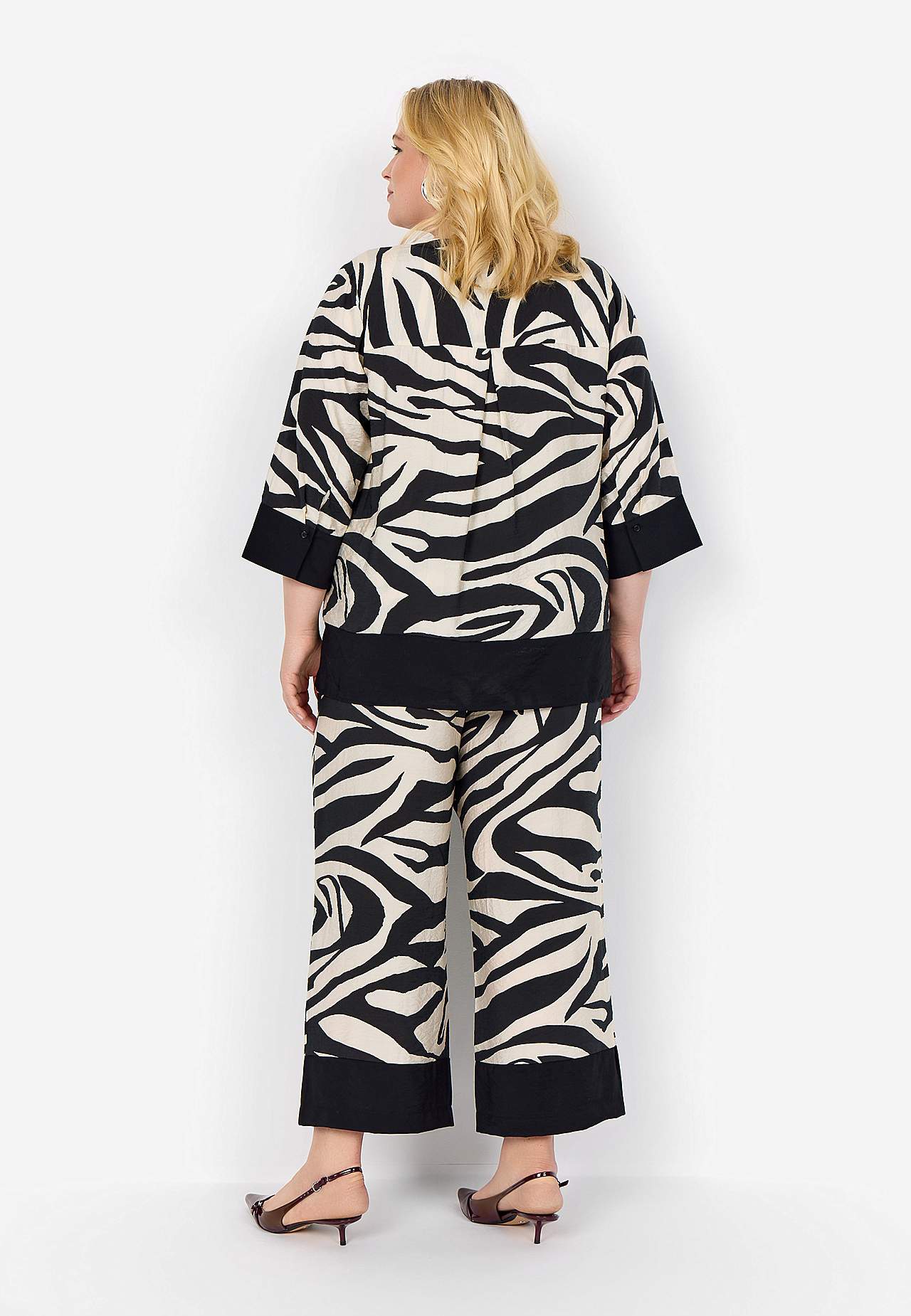 Sebramustriline pluus