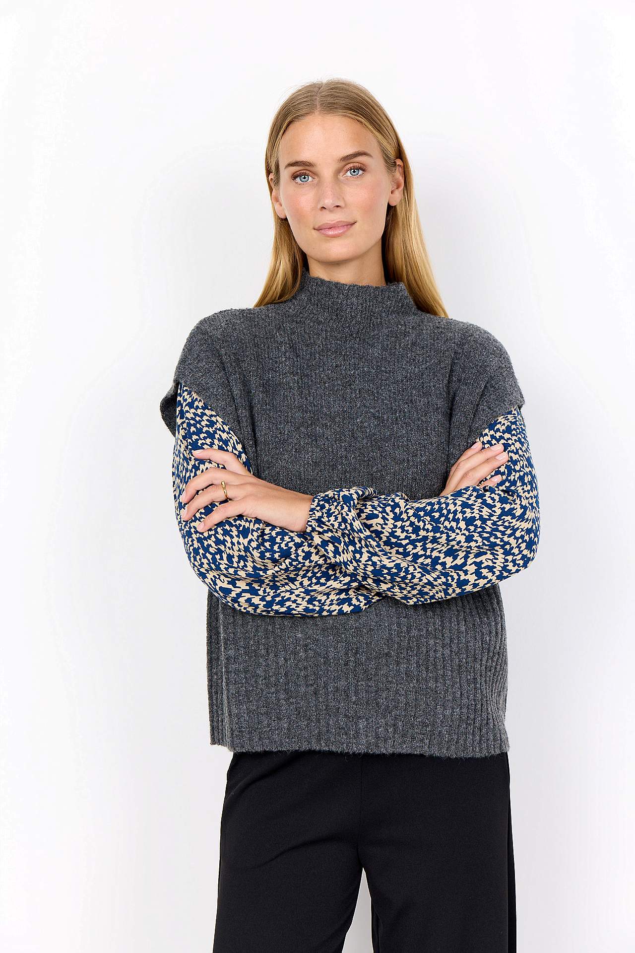 Polokaelusega kootud vest