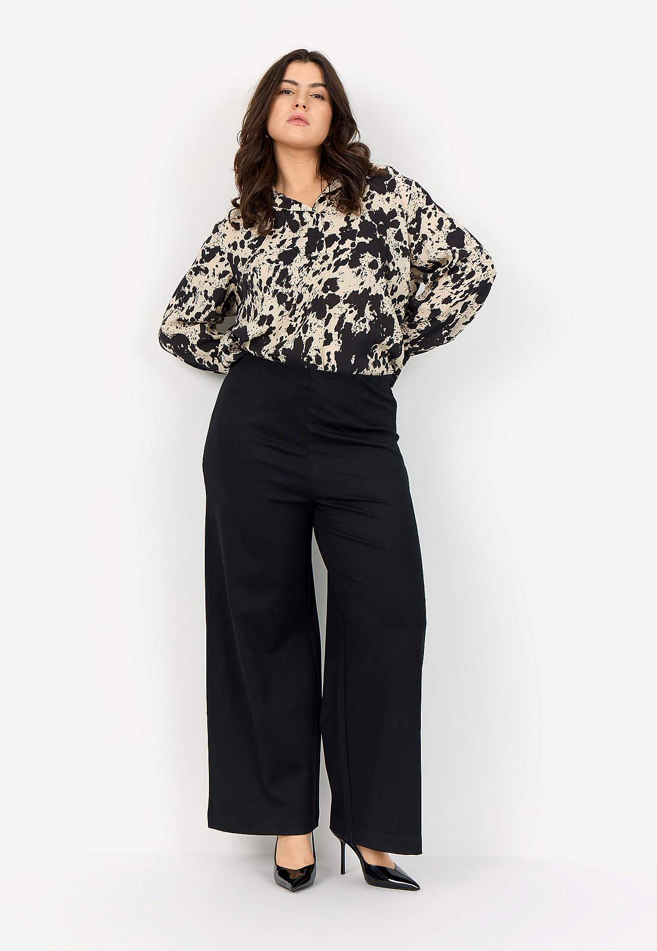 Laia säärega elastsed ja elegantsed püksid