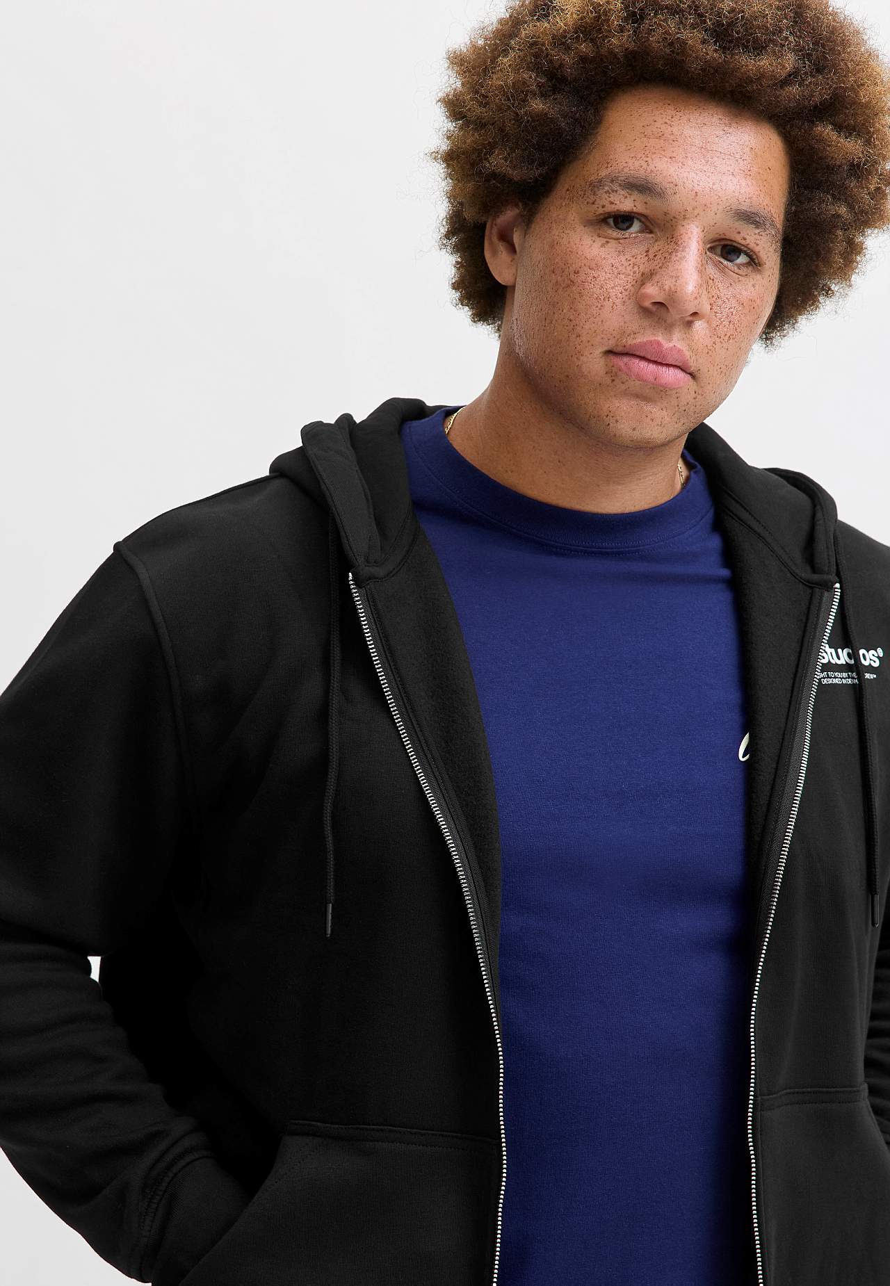 Tõmbluku ja kapuutsiga dressipluus