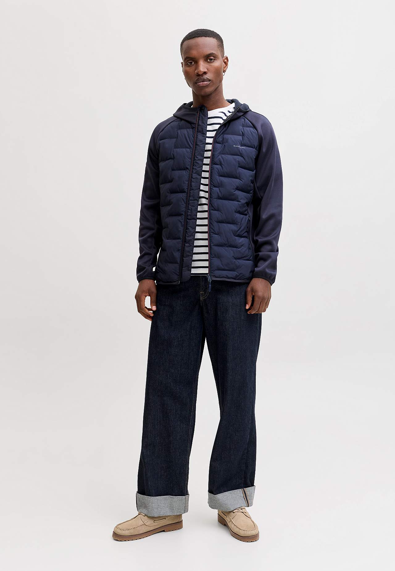 Kapuutsiga hübriidjakk