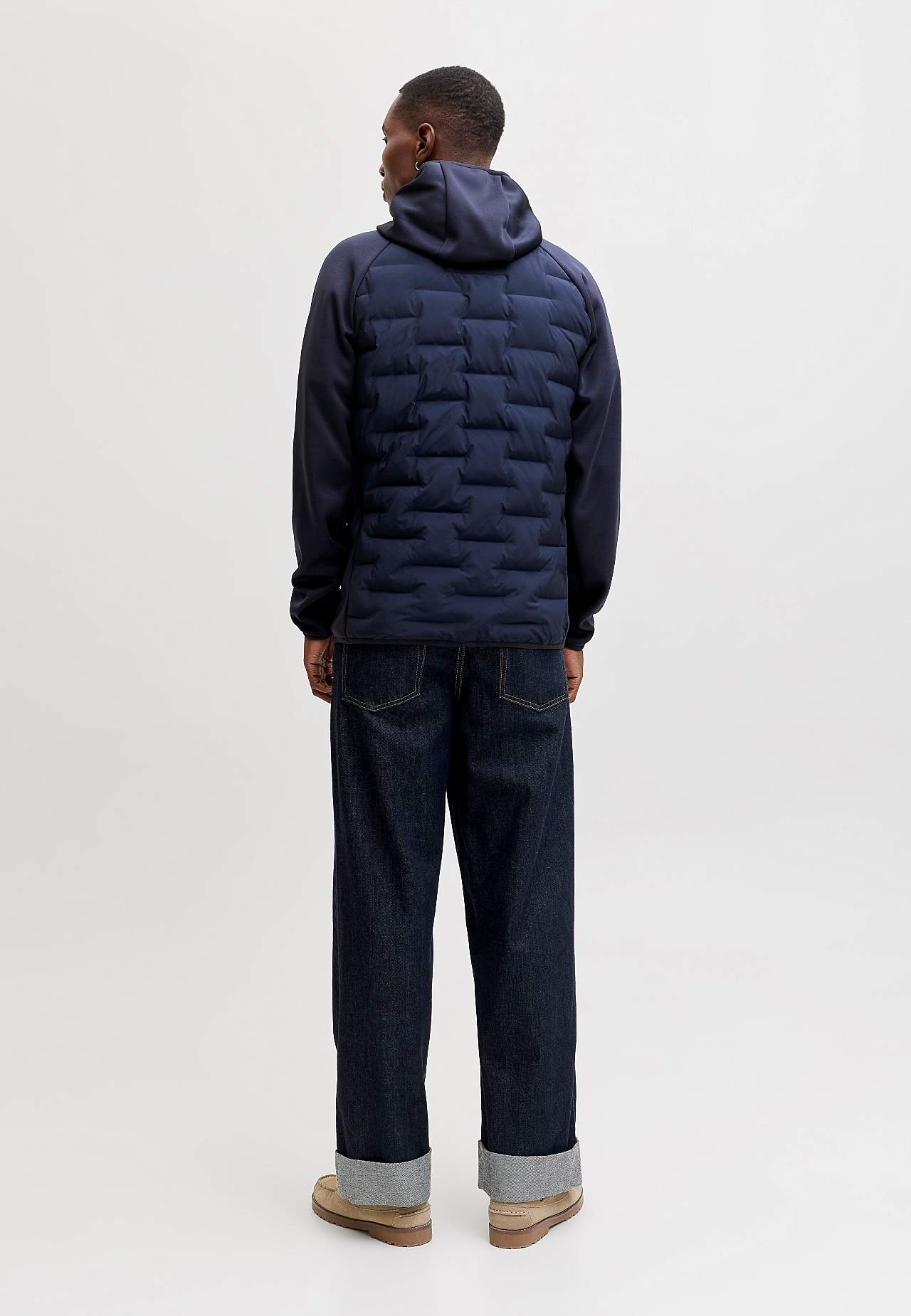 Kapuutsiga hübriidjakk