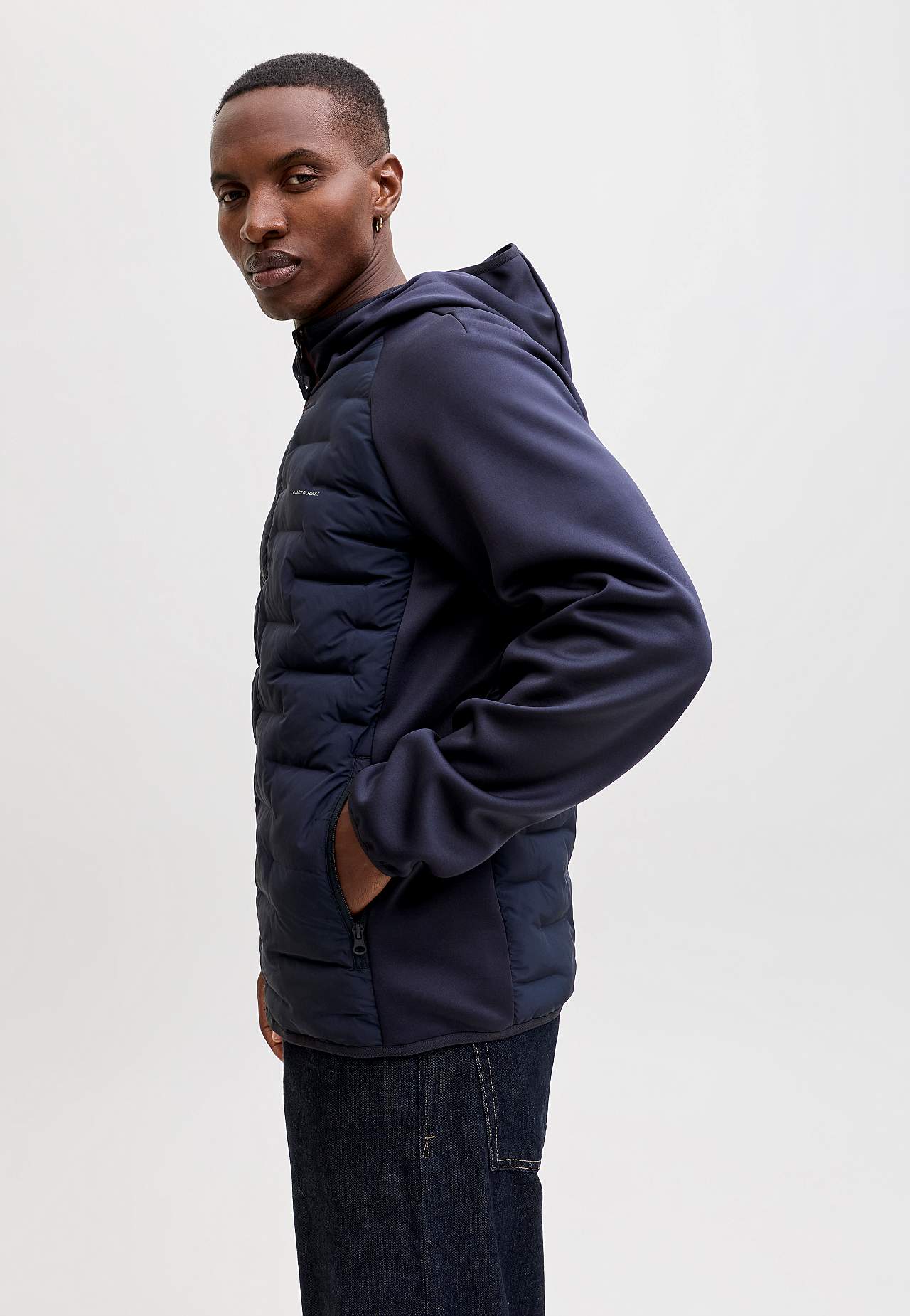 Kapuutsiga hübriidjakk