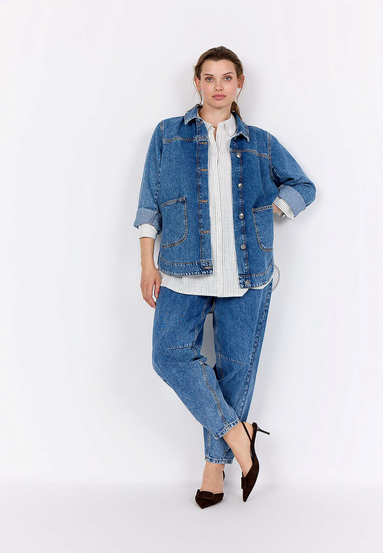 Pikk teksajakk suurte esitaskutega