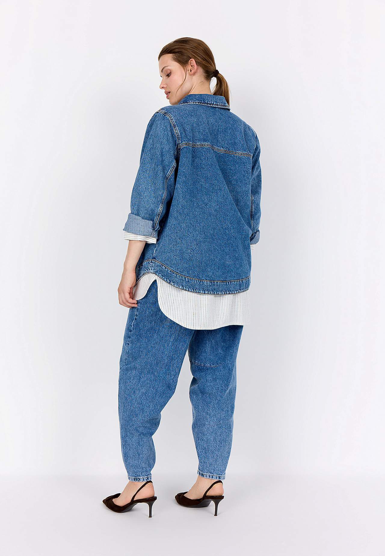 Pikk teksajakk suurte esitaskutega