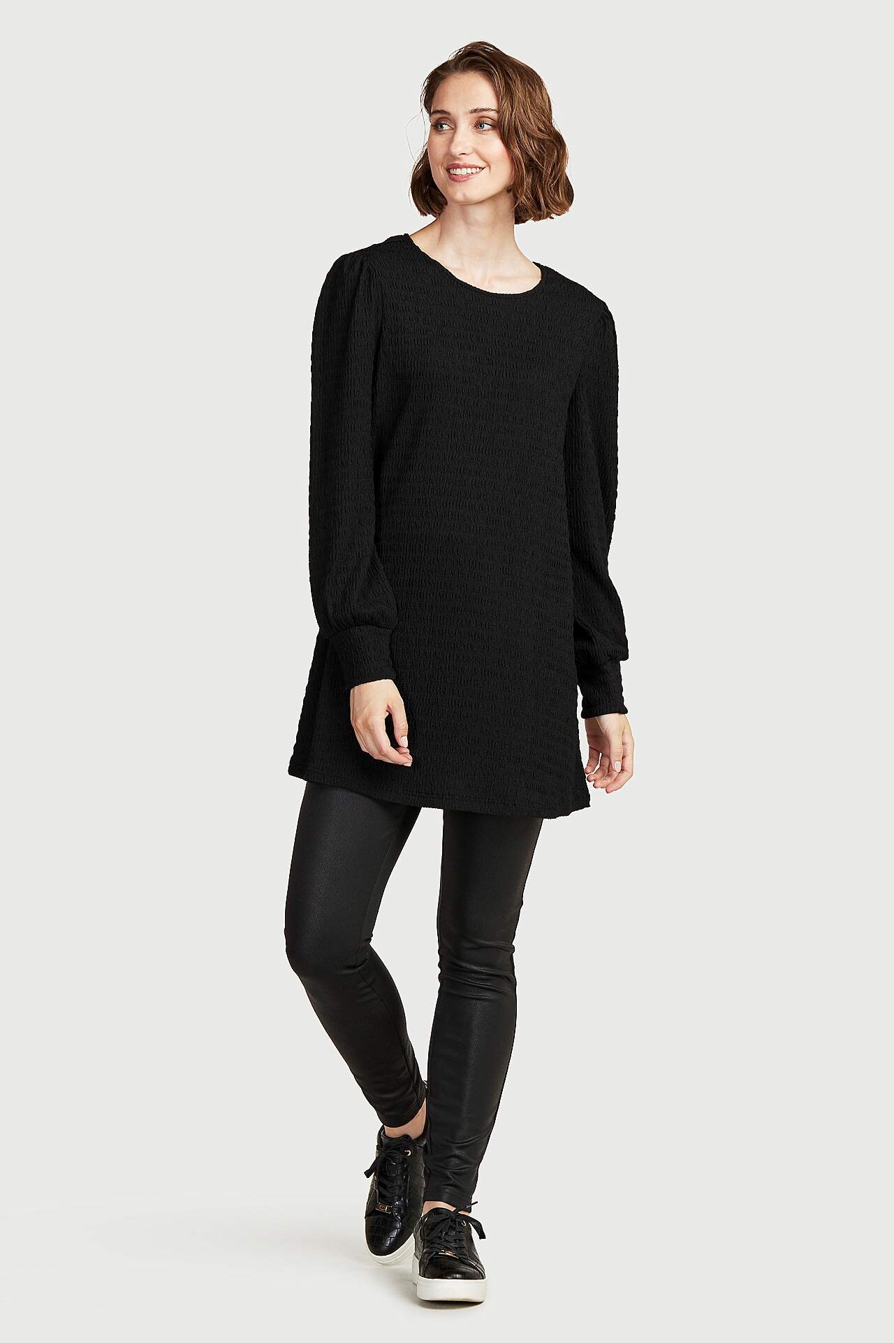 Kortsutatud trikotaažkangast tuunika