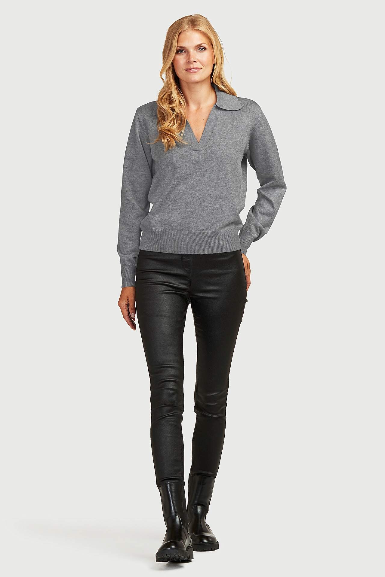 Pehme kootud džemper kraega