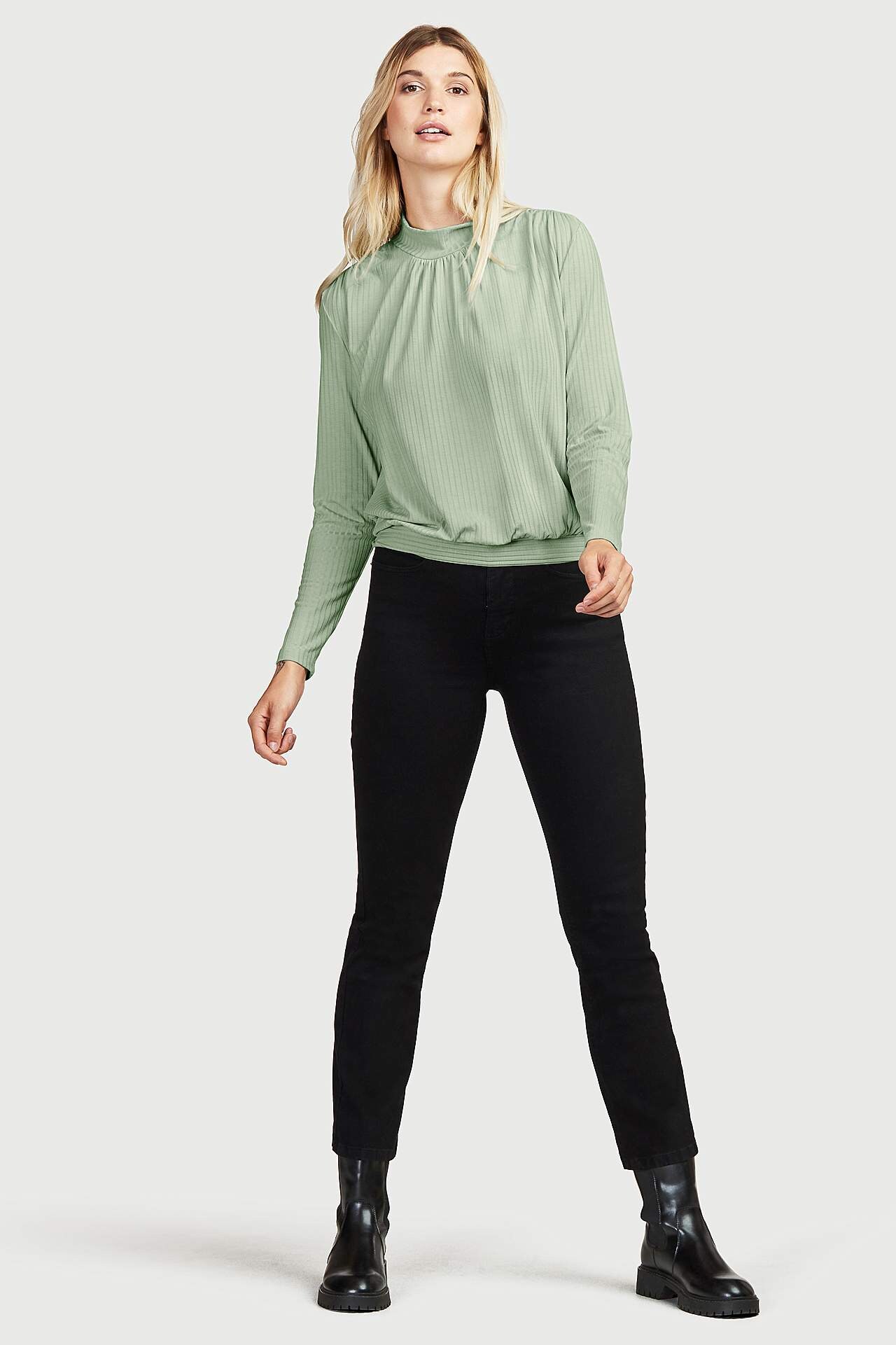 Orgaanilisest puuvillast sirgelõikelised teksased